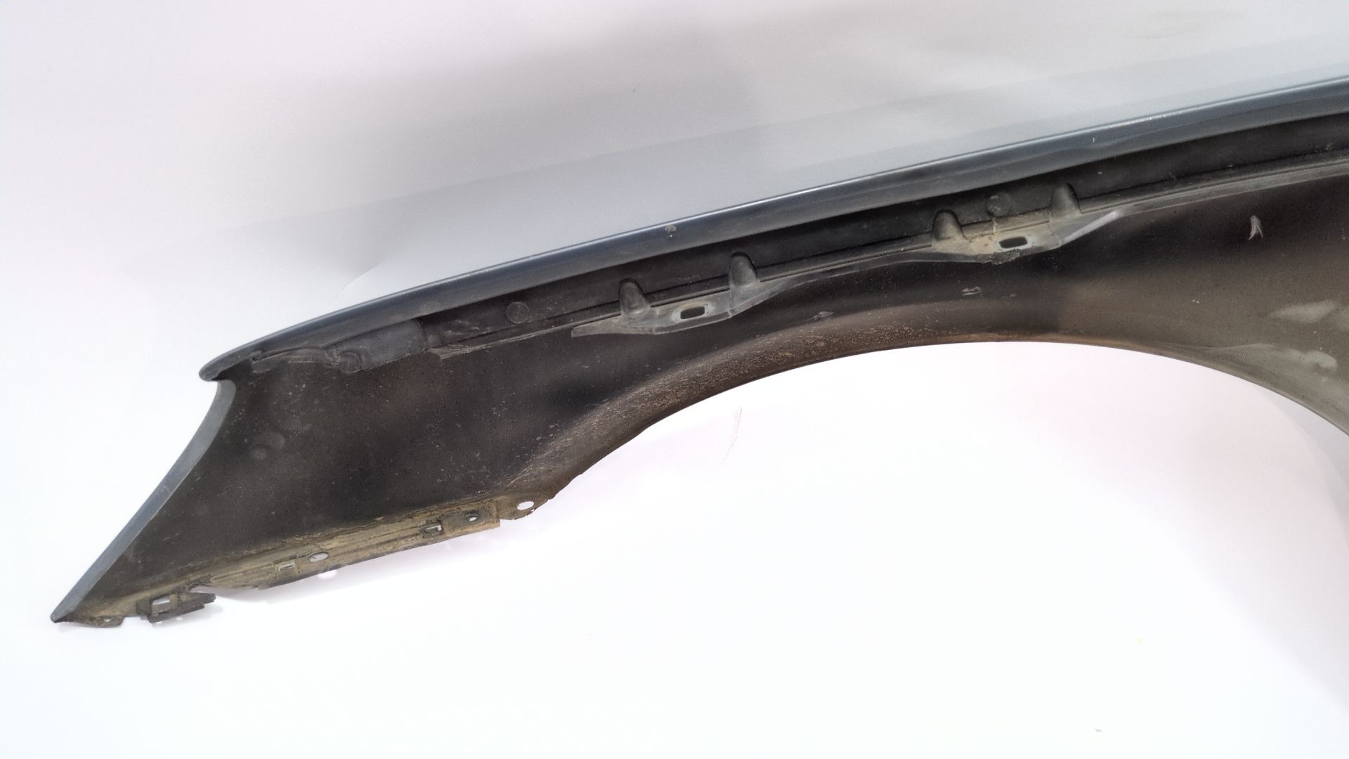aleta_delantera_derecha_a2038800218_n_de_pintura_747_gris_perlita_pintura_metalizada_a_203_880_02_18_mercedes_benz_clase_c_w203