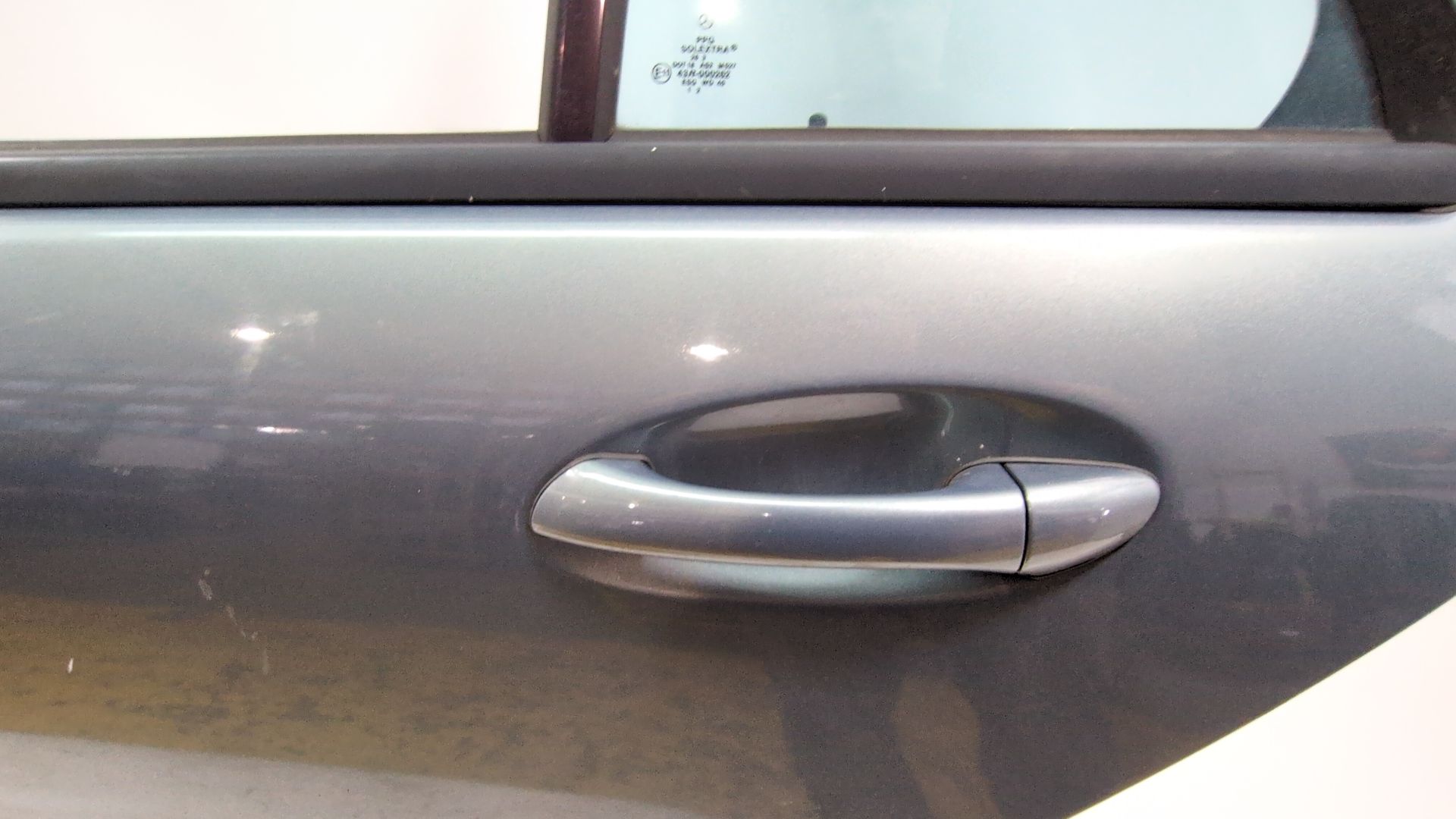 puerta_trasera_izquierda_a2037300105_n_de_pintura_747_gris_perlita_pintura_metalizada_a_203_730_01_05_mercedes_benz_clase_c_w203