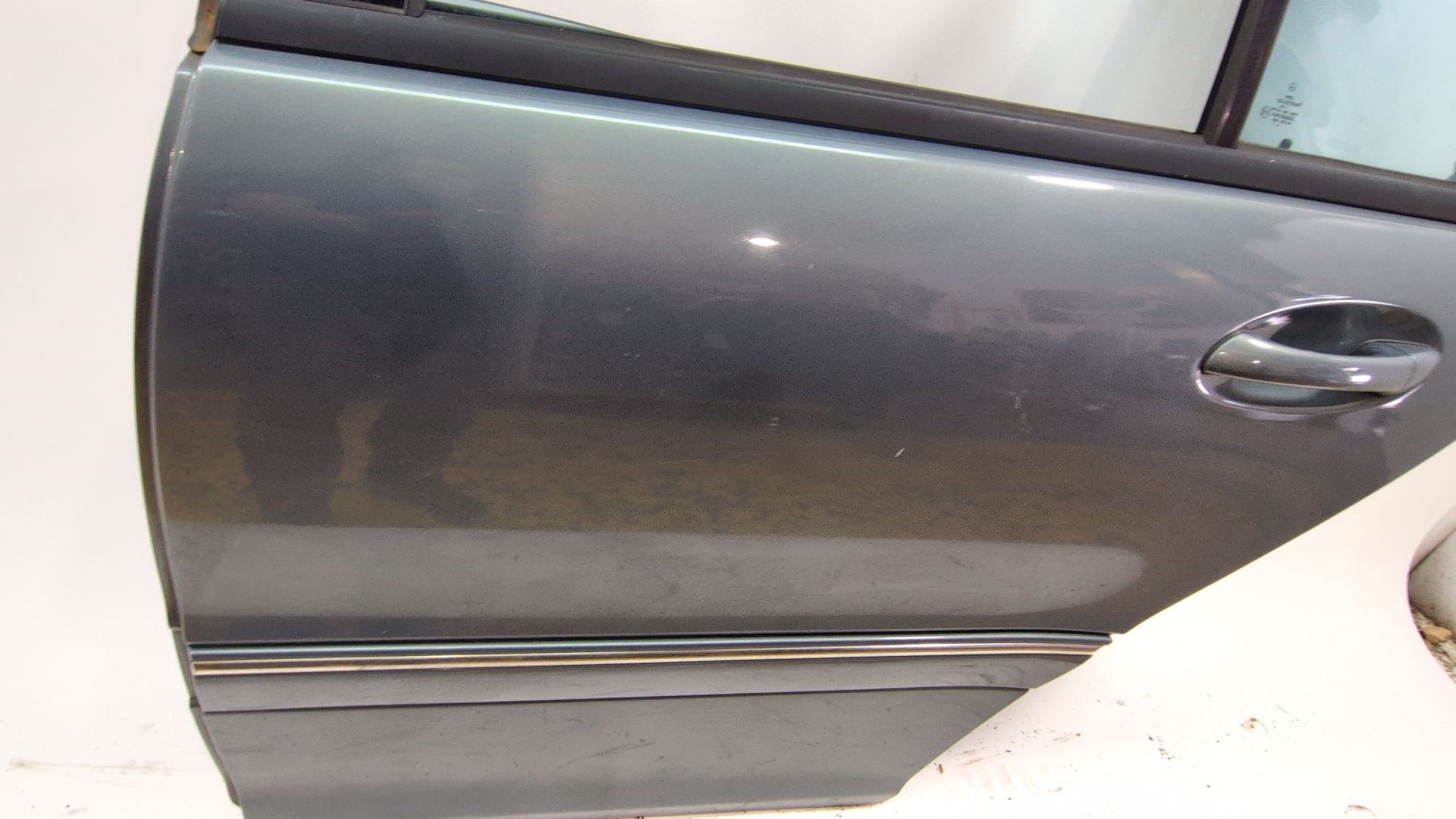 puerta_trasera_izquierda_a2037300105_n_de_pintura_747_gris_perlita_pintura_metalizada_a_203_730_01_05_mercedes_benz_clase_c_w203