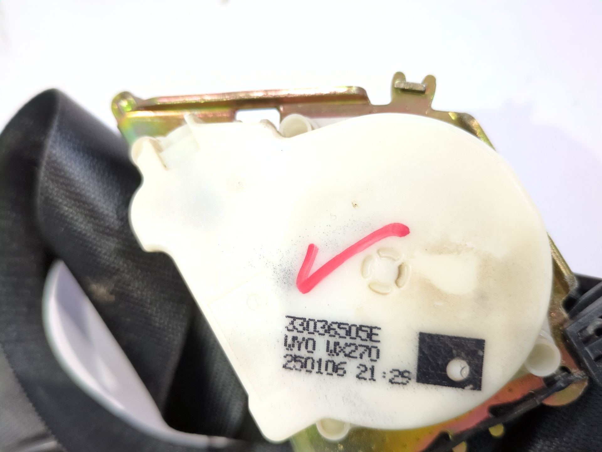 cinturon_seguridad_trasero_derecho_33036505e_bmw_x3_e83_2_0_d