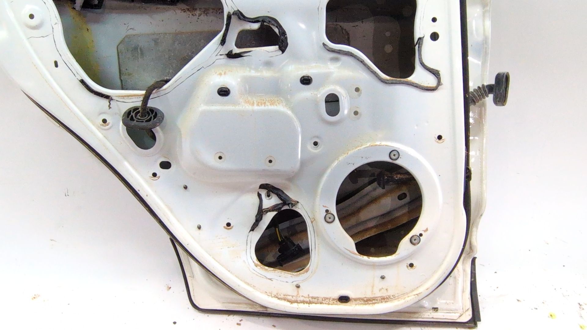 puerta_trasera_izquierda_hn15n24631_pintura_exterior_diamond_white_no_2_hn15_n24631_ford_ecosport_1_5_ecoblue_tdci