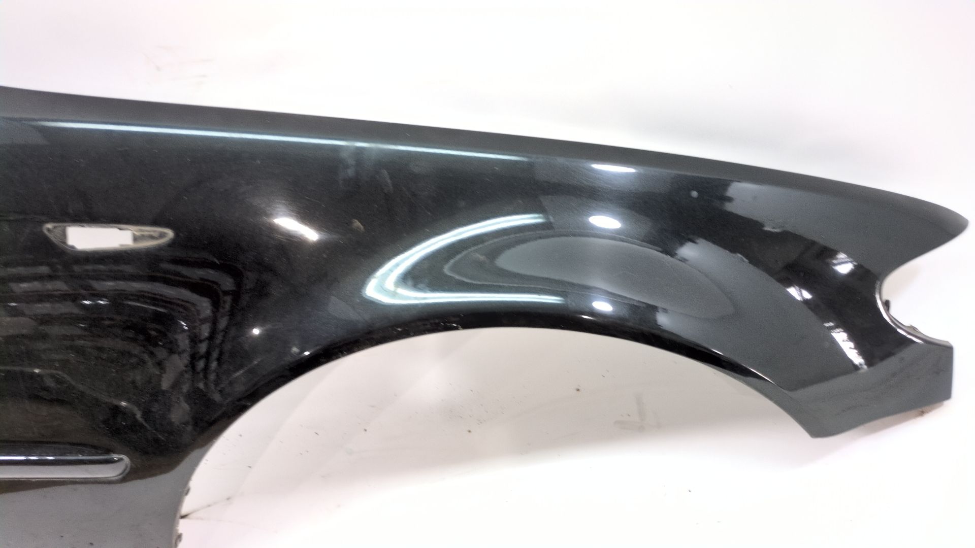 aleta_delantera_derecha_41357042324_color_black_sapphire_metallic_475_41_35_7_042_324_bmw_3_touring_e46_330_xd