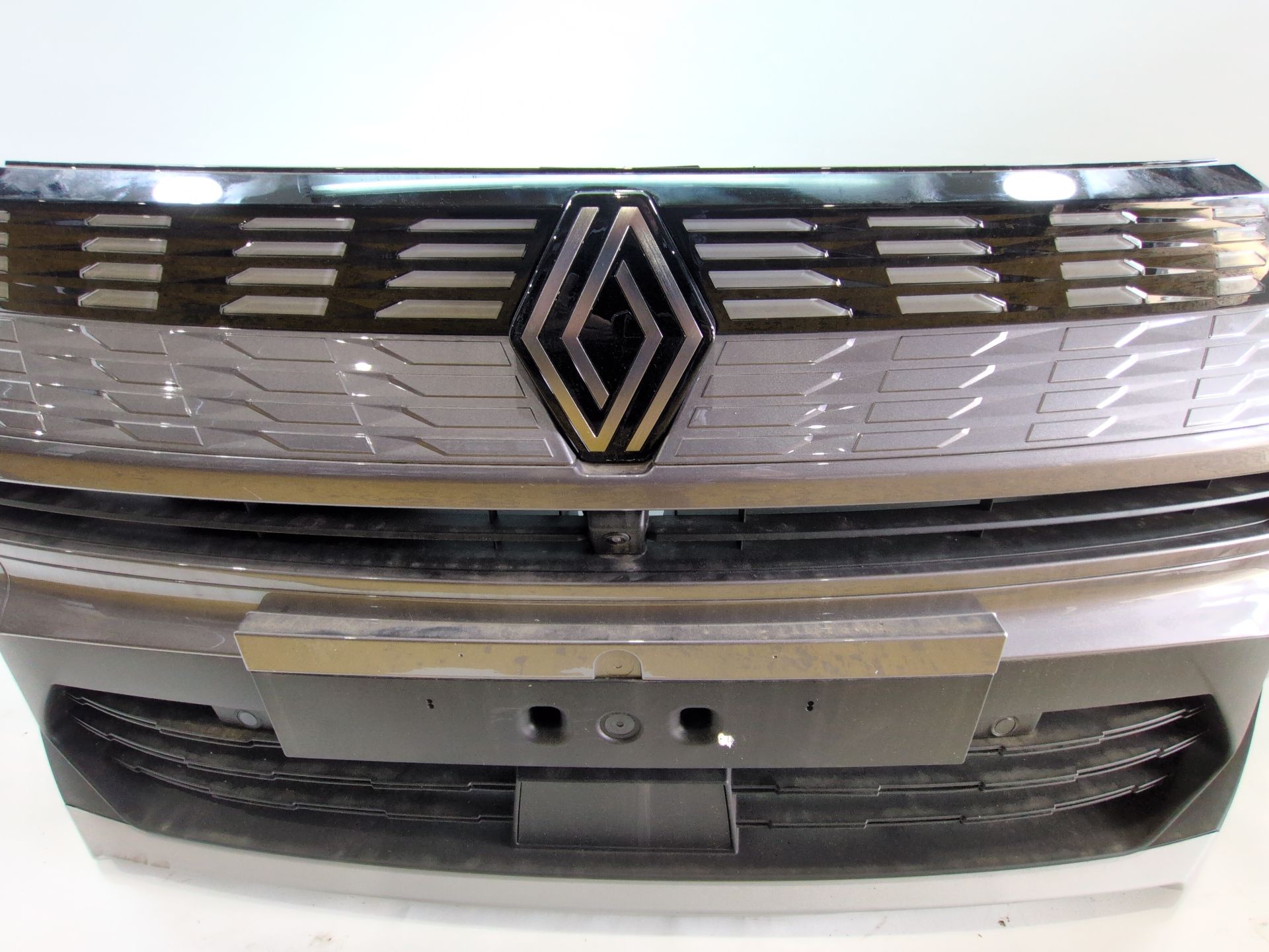 paragolpes_delantero_62010p745r_color_carroceria_tekng_grey_620264889r_renault_symbioz_1_6_e_tech_145_105kw_143cv_1598cc