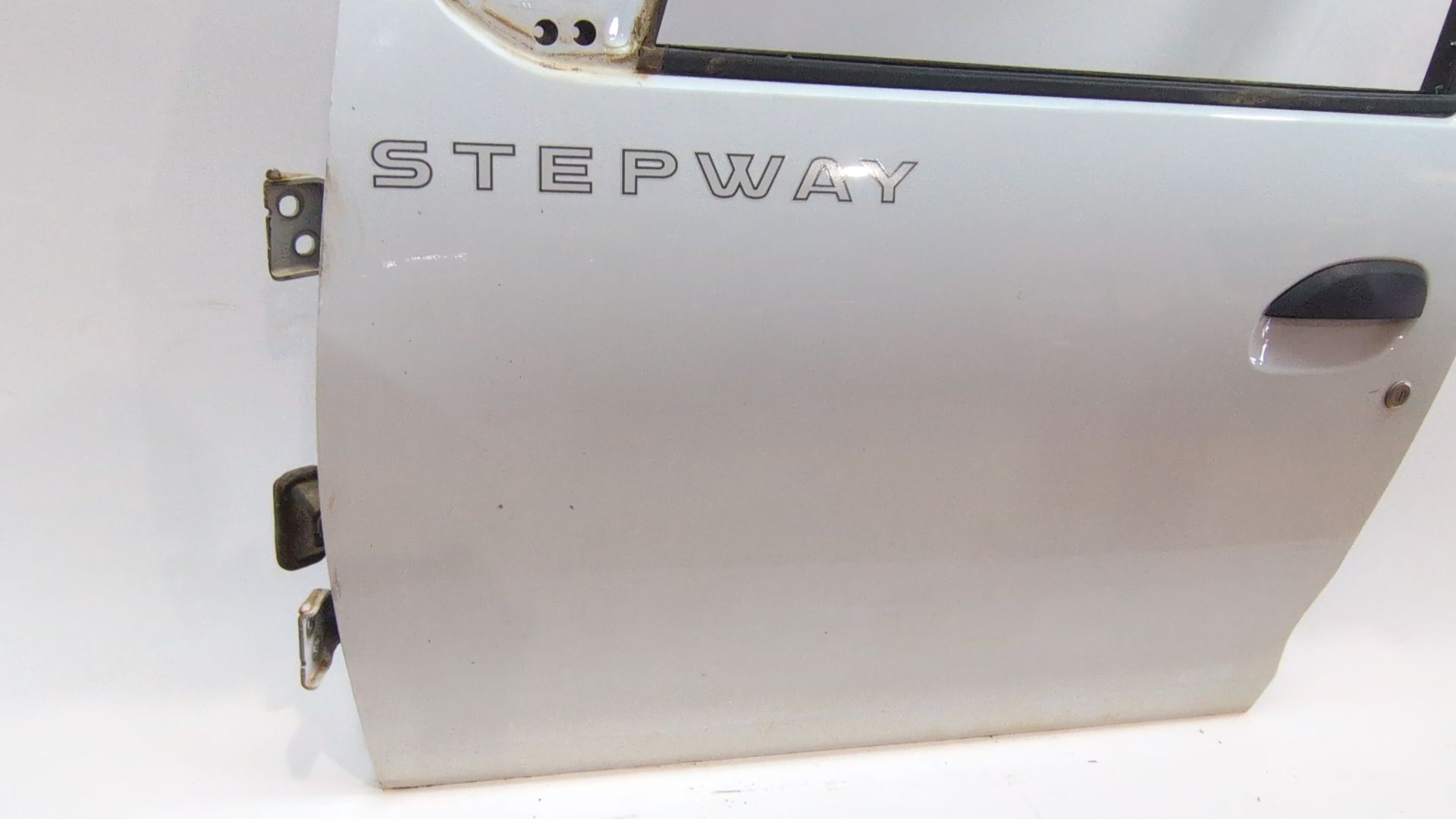 puerta_delantera_izquierda_801012479r_color_carroceria_ov369_ice_white_bc_dacia_sandero_ii_1_5_dci