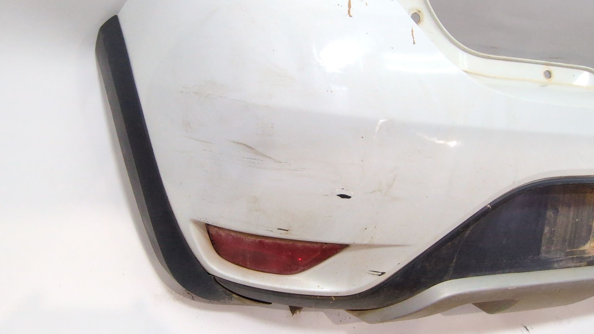 paragolpes_trasero_850221428r_color_carroceria_ov369_ice_white_bc_dacia_sandero_ii_1_5_dci