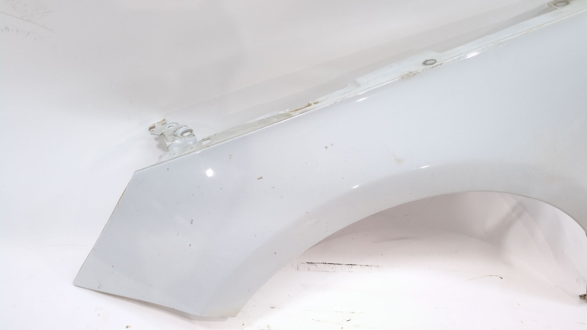 aleta_delantera_izquierda_8x0821105_color_exterior_n_de_pintura_2y_s9r_8x0_821_105_audi_a1_8x1_8xk_1_6_tdi