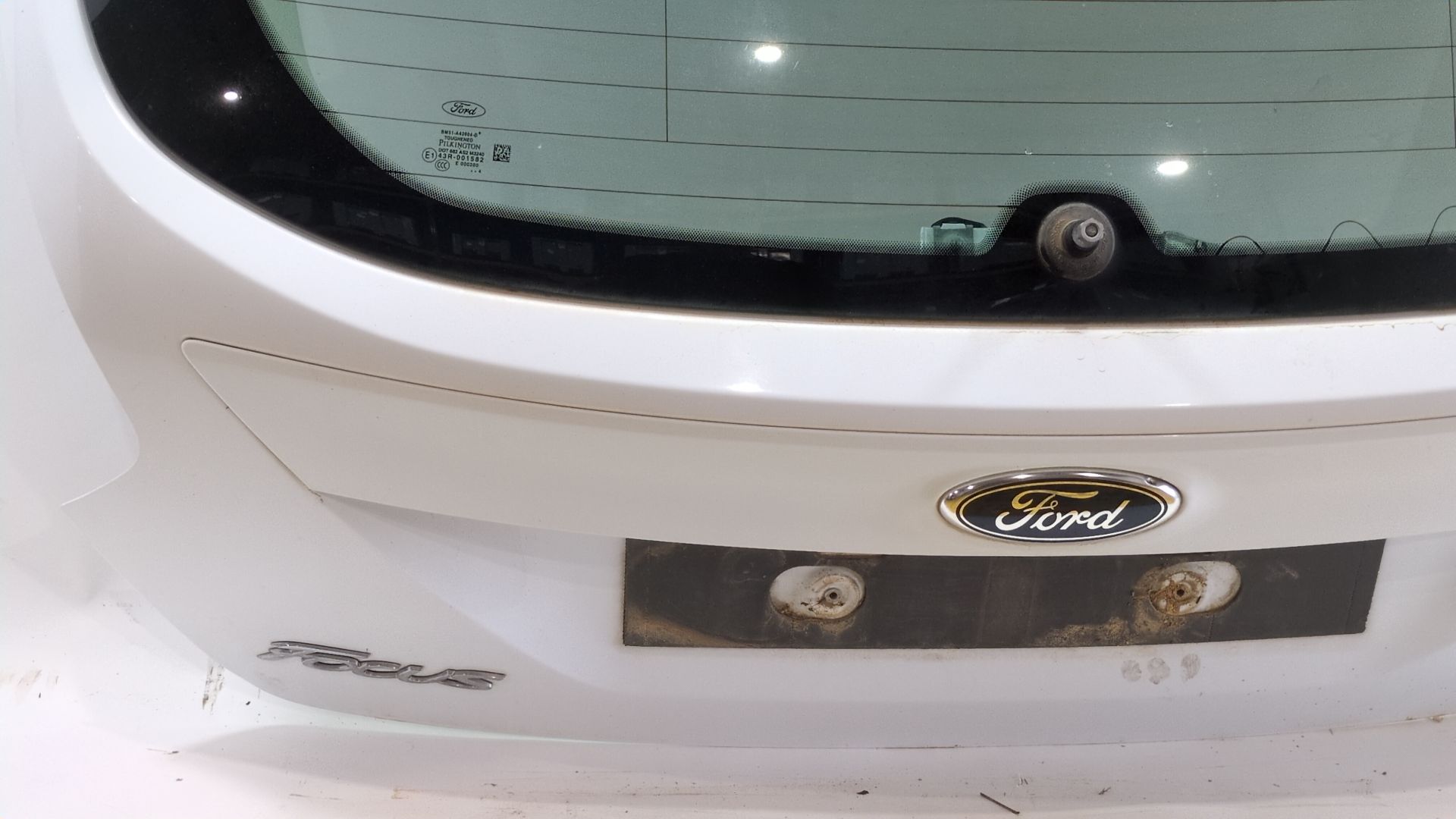 porton_trasero_pbm51a40410_pintura_exterior_blanco_pbm51_a40410_ford_focus_iii_1_0_ecoboost