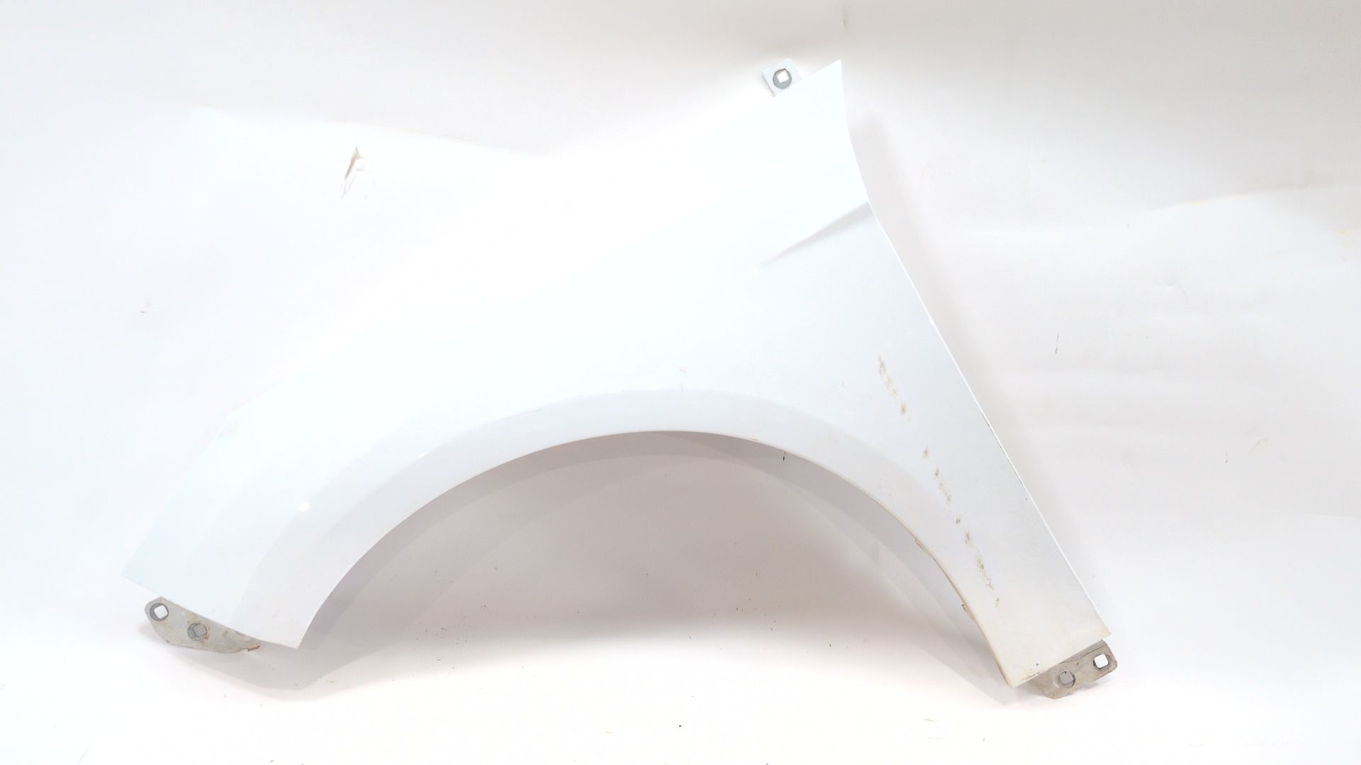 aleta_delantera_izquierda_pbm51a16009ag_pintura_exterior_blanco_pbm51_a16009_ag_ford_focus_iii_1_0_ecoboost