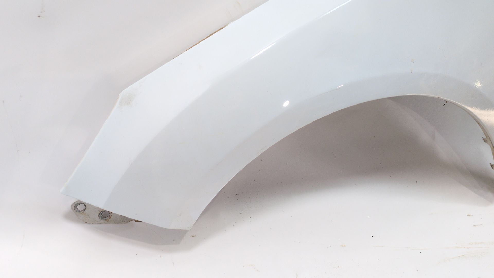 aleta_delantera_izquierda_pbm51a16009ag_pintura_exterior_blanco_pbm51_a16009_ag_ford_focus_iii_1_0_ecoboost