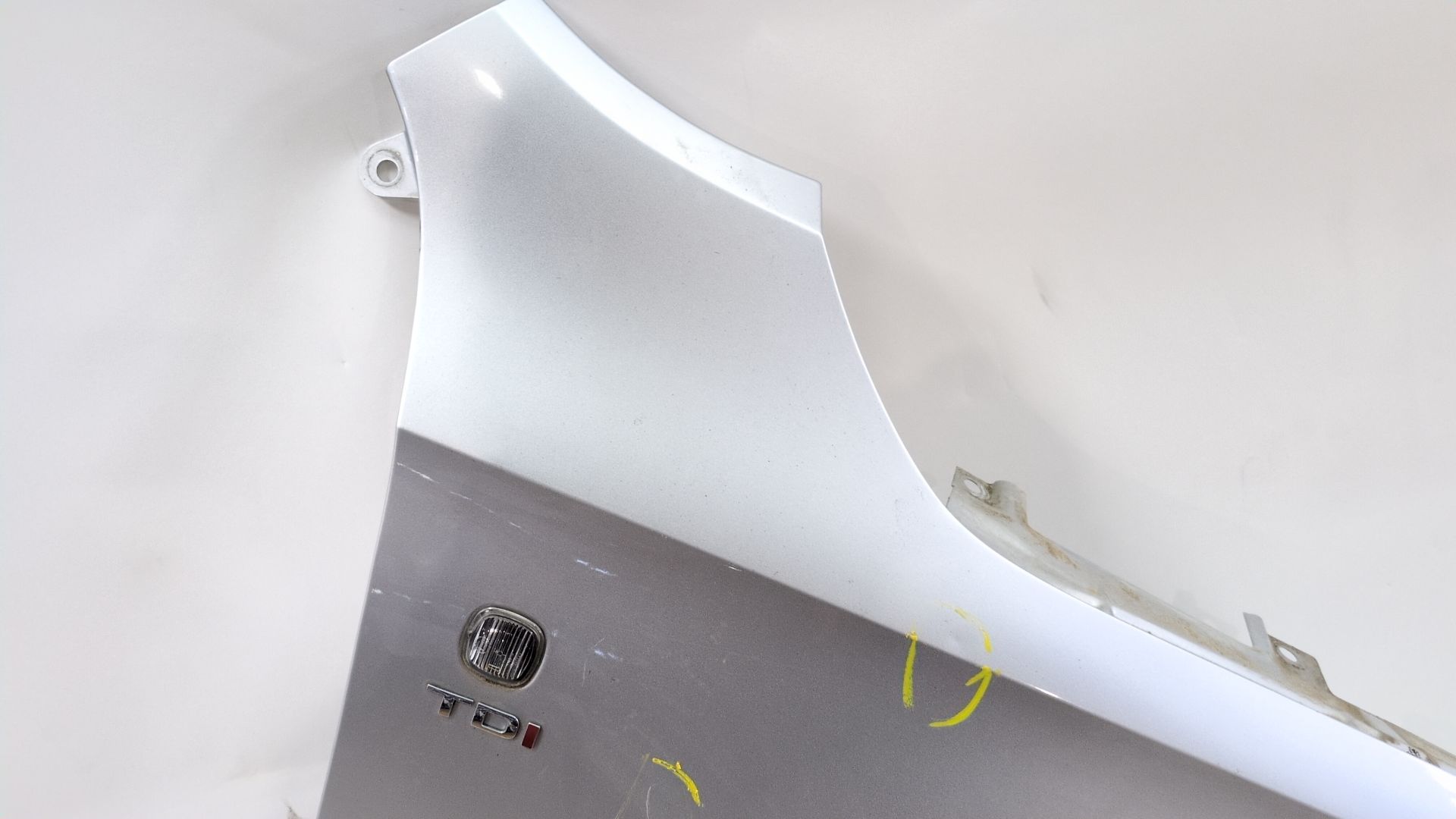 aleta_delantera_derecha_5ja821022b_color_exterior_n_de_pintura_8e_a7w_5ja_821_022_b_seat_toledo_iv_kg3_1_6_tdi