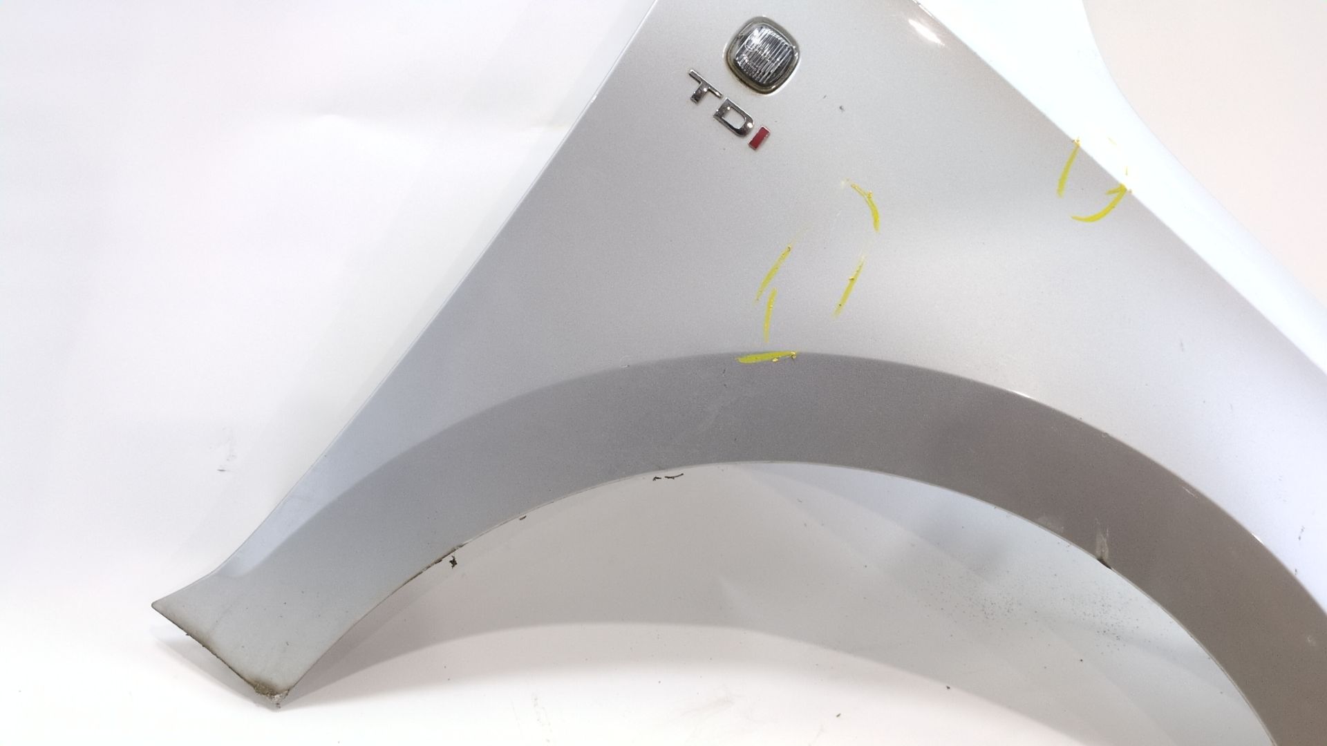 aleta_delantera_derecha_5ja821022b_color_exterior_n_de_pintura_8e_a7w_5ja_821_022_b_seat_toledo_iv_kg3_1_6_tdi