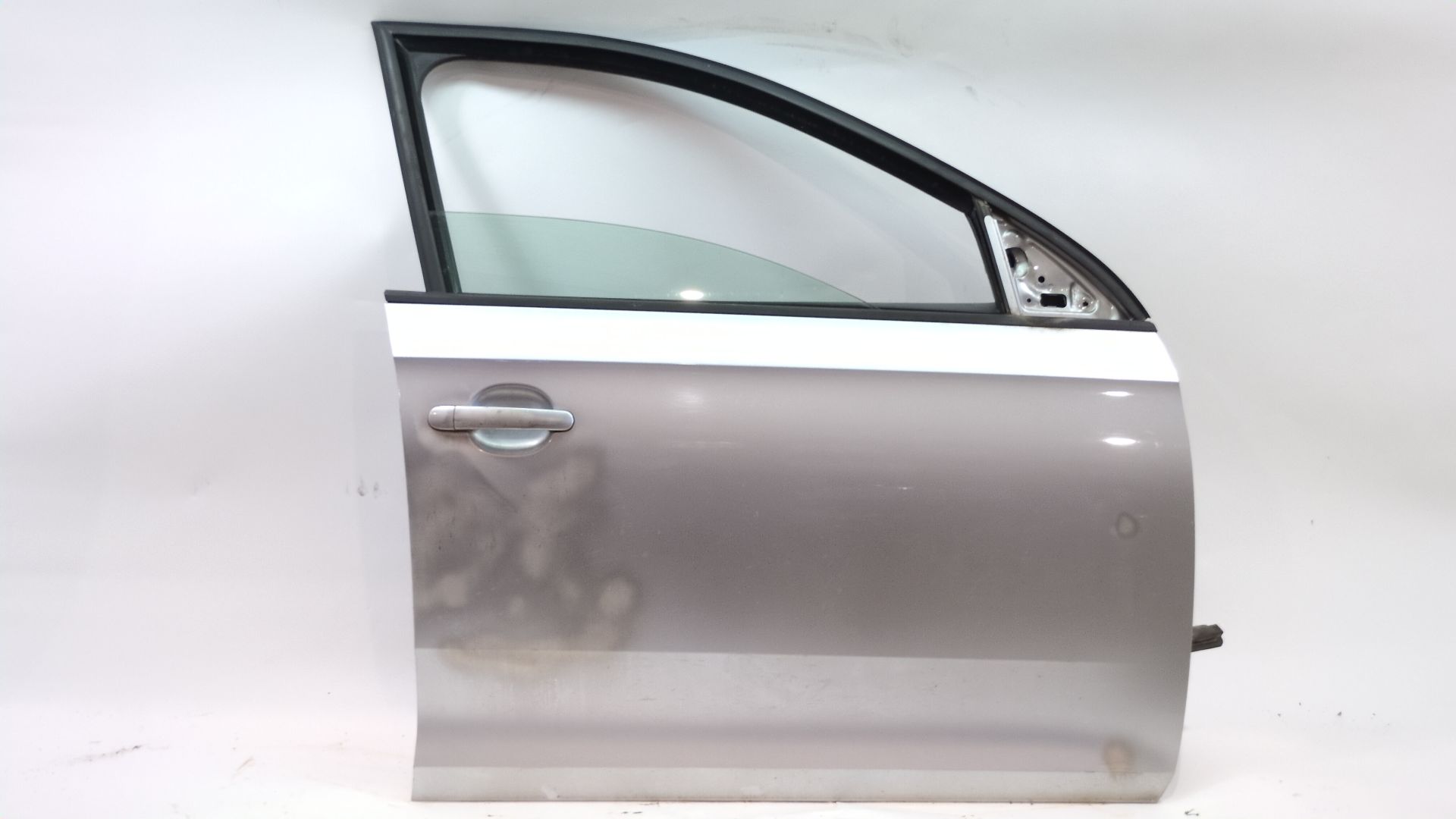 puerta_delantera_derecha_5ja831052c_color_exterior_n_de_pintura_8e_a7w_5ja_831_052_c_seat_toledo_iv_kg3_1_6_tdi