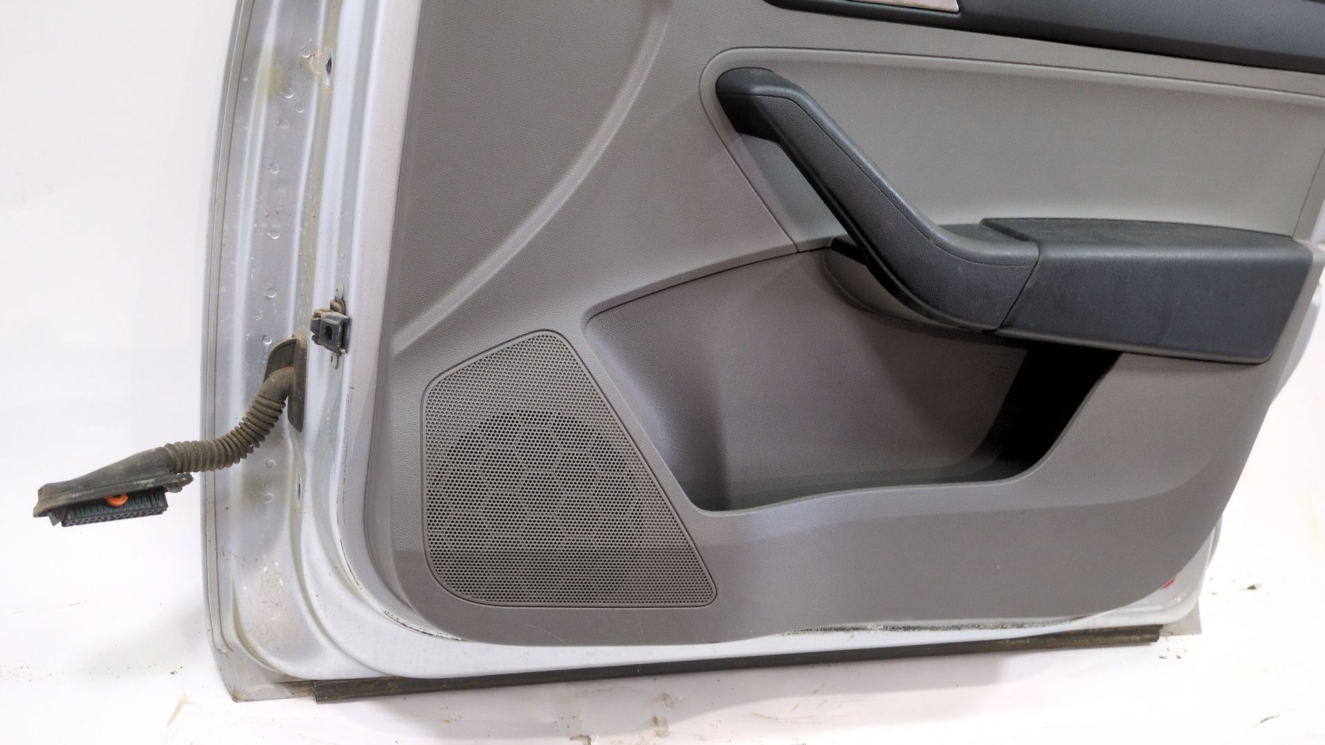 puerta_delantera_derecha_5ja831052c_color_exterior_n_de_pintura_8e_a7w_5ja_831_052_c_seat_toledo_iv_kg3_1_6_tdi