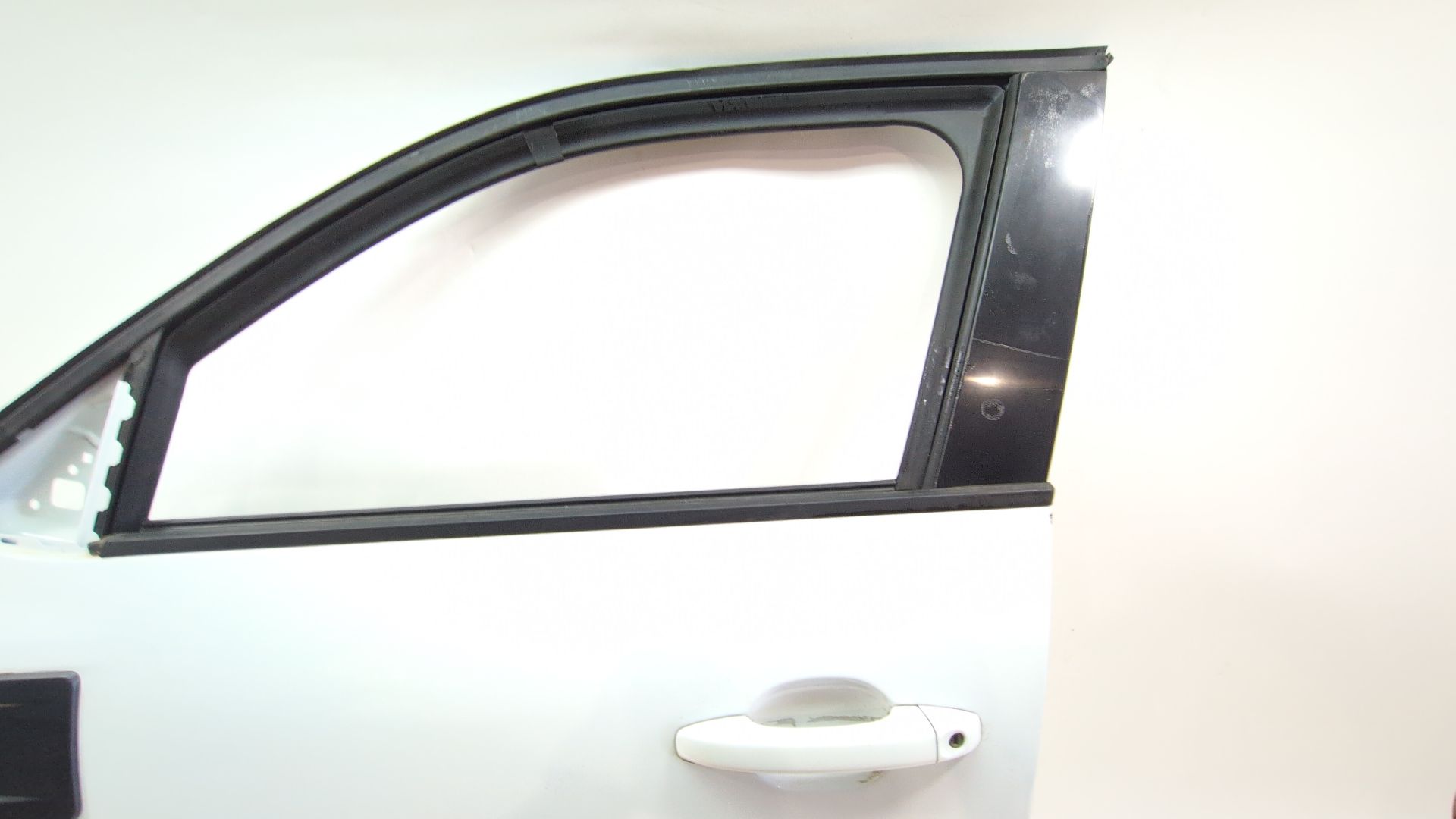 puerta_delantera_izquierda_801017227r_801132963r_dacia_duster_pym_pyn_1_2_tce_130_96kw_131cv