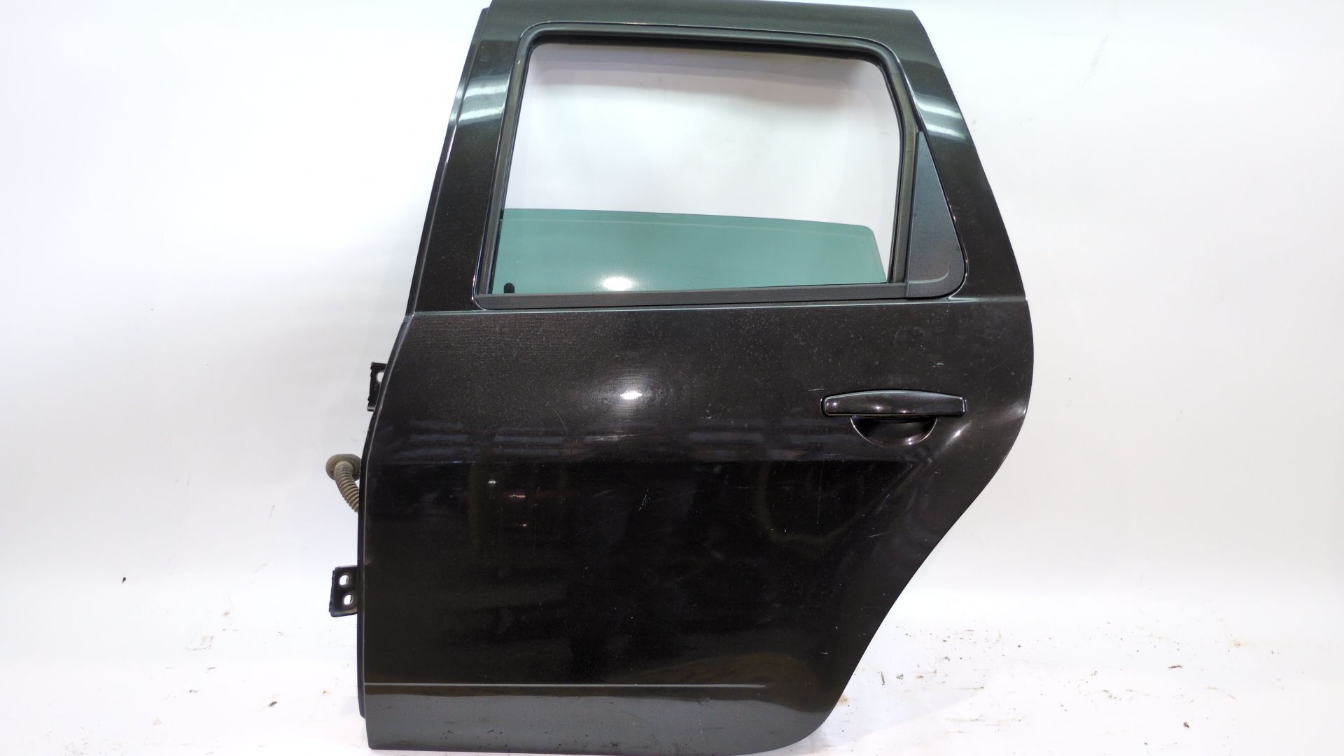 puerta_trasera_izquierda_821012768r_color_carroceria_nv676_pearlescent_black_bc_dacia_duster_hs_1_5_dci_hsmc