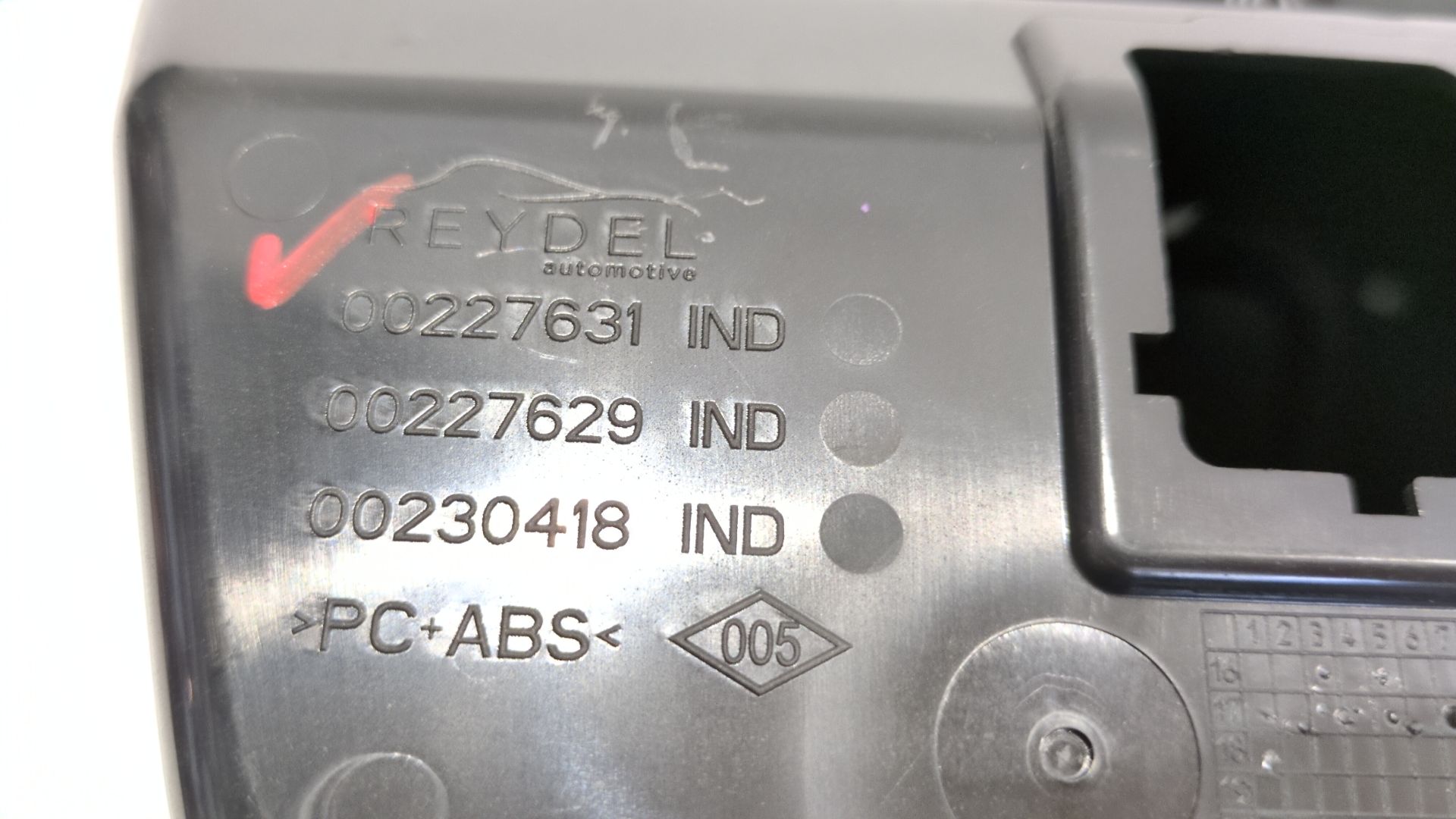 guantera_00227631_00227629_00230418_renault_captur_i_j5_h5_0_9_tce_90