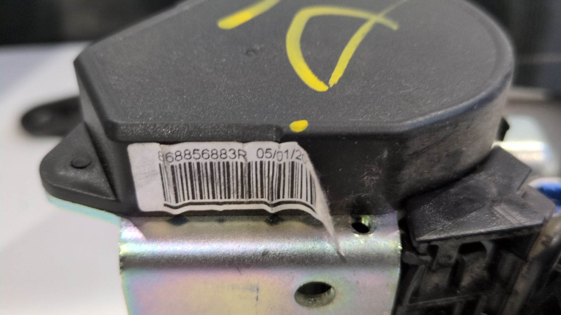 cinturon_seguridad_delantero_izquierdo_868856883r_renault_captur_i_j5_h5_0_9_tce_90