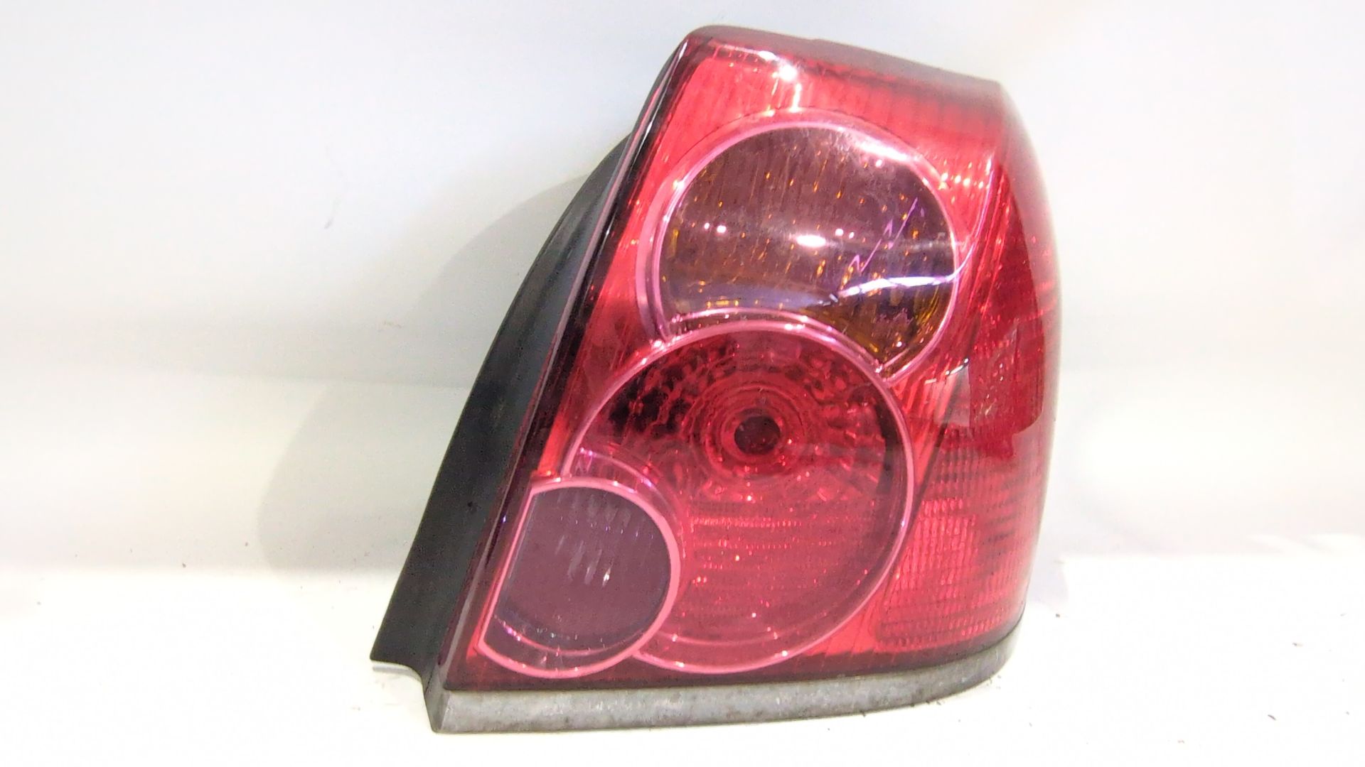 piloto_trasero_derecho_8155105160_toyota_avensis_sedan_t25_2_2_d_4d_adt251