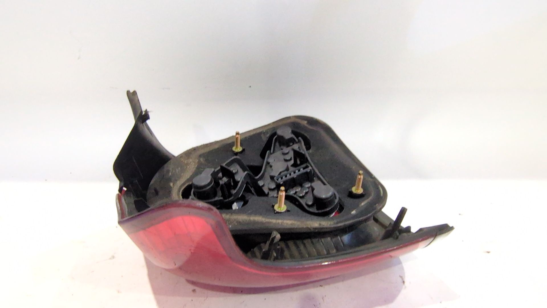 piloto_trasero_derecho_8155105160_toyota_avensis_sedan_t25_2_2_d_4d_adt251