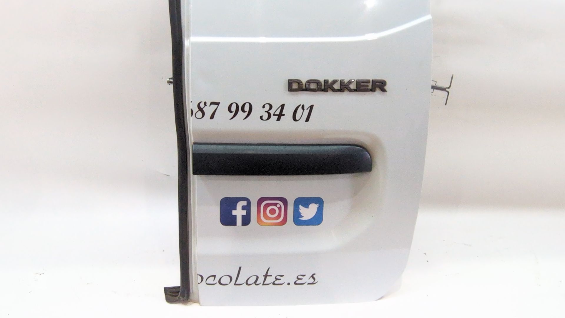 puerta_de_carga_trasera_derecha_901006293r_color_carroceria_ov369_ice_white_bc_dacia_dokker_monospace_ke_1_5_dci_keaj_keah