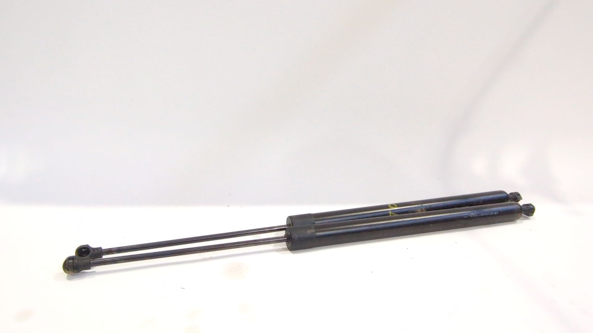 amortiguadores_maletero_porton_9680677780_peugeot_rifter_1_6_hdi_92