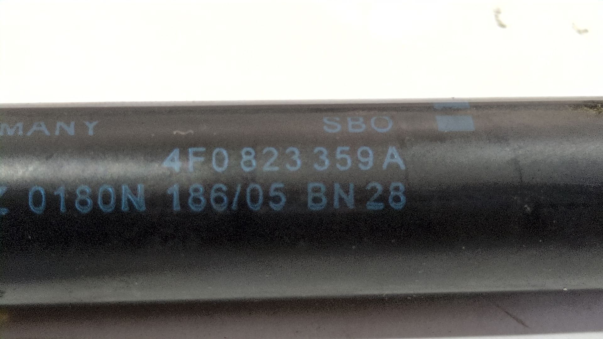 amortiguadores_capo_4f0823359a_audi_a6_c6_4f2_3_2_fsi