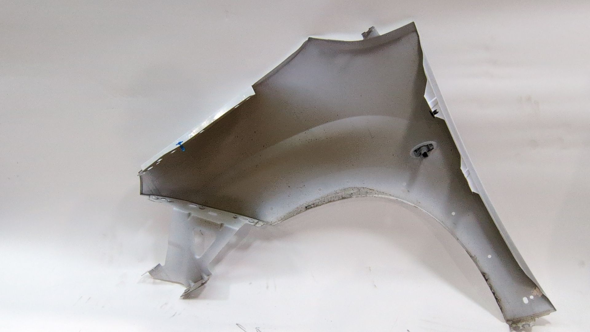 aleta_delantera_derecha_9816483580_color_de_carroceria_ewp_pintura_blanco_banquise_98_164_835_80_peugeot_rifter_e_rifter