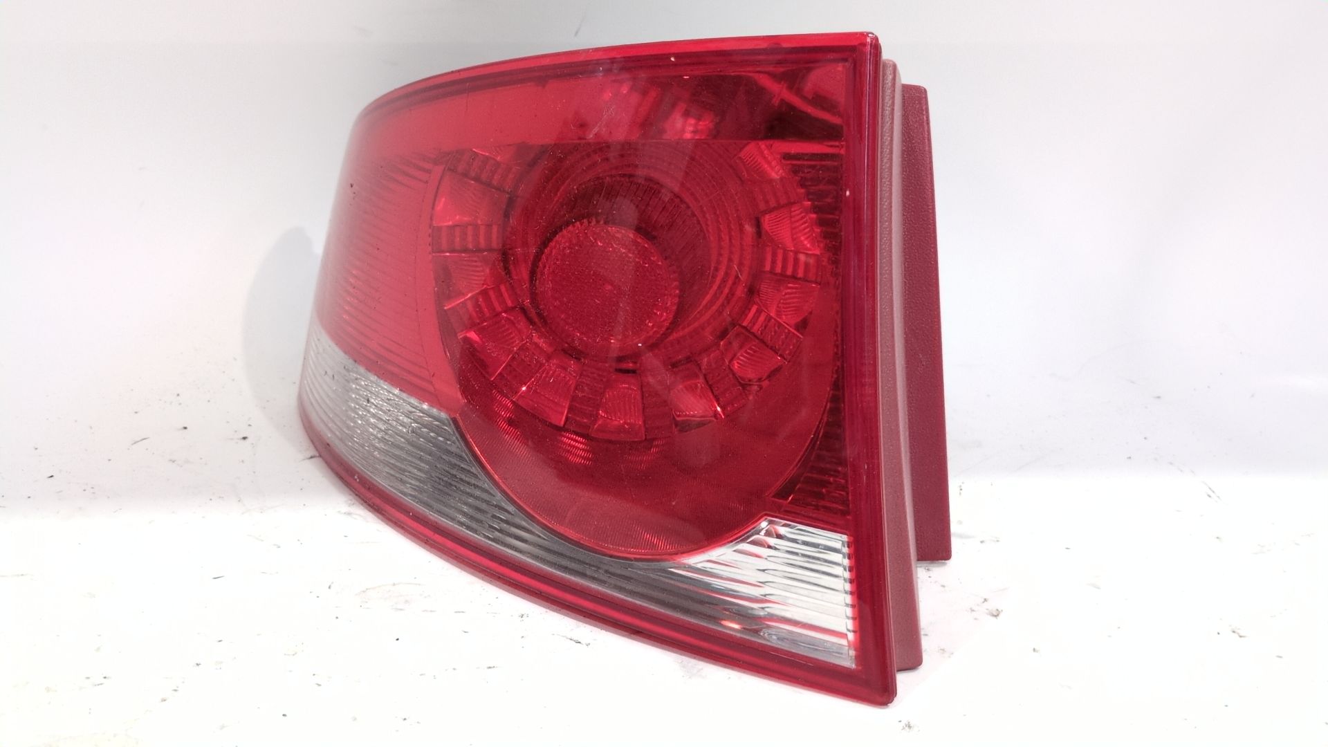 piloto_trasero_izquierdo_exterior_5p8945095a_seat_altea_xl_5p5_5p8_1_6_tdi