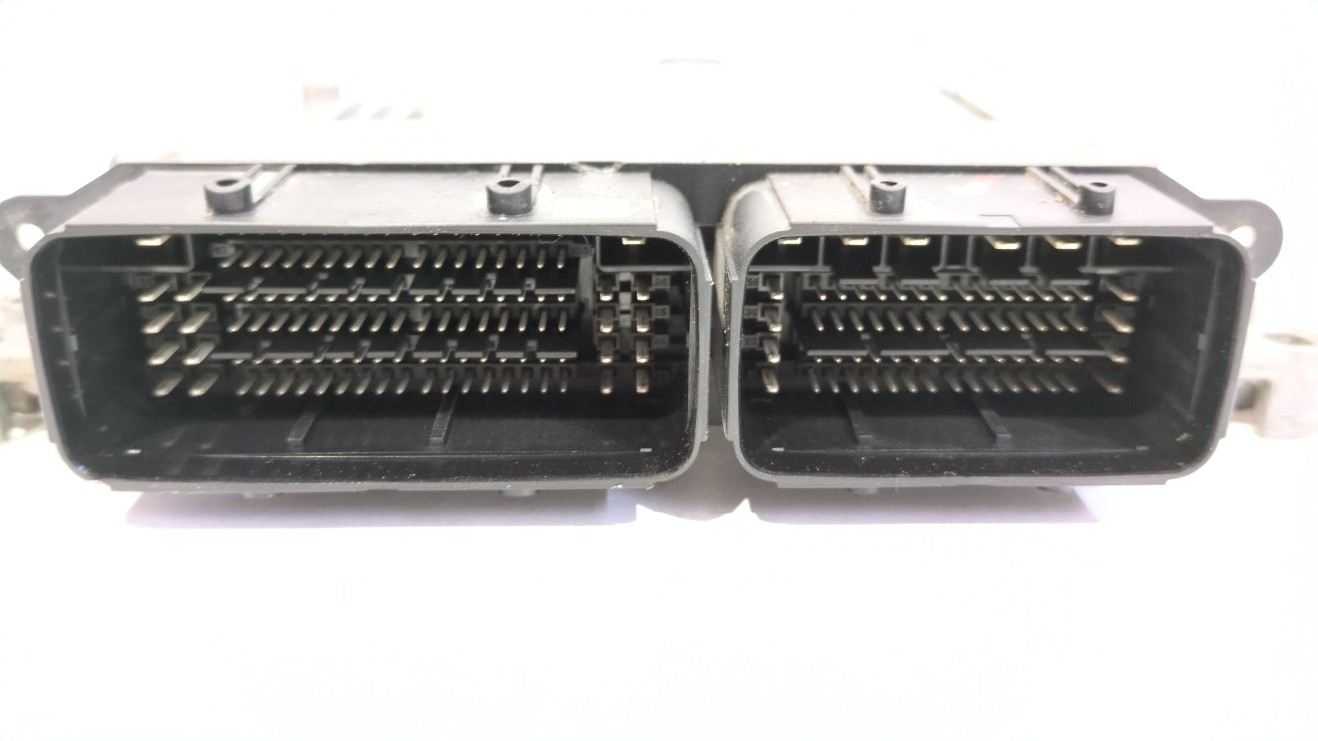 centralita_motor_uce_9806460480_bosch_0_281_032_456_98_141_826_80_peugeot_2008_i_cu_1_6_bluehdi_100