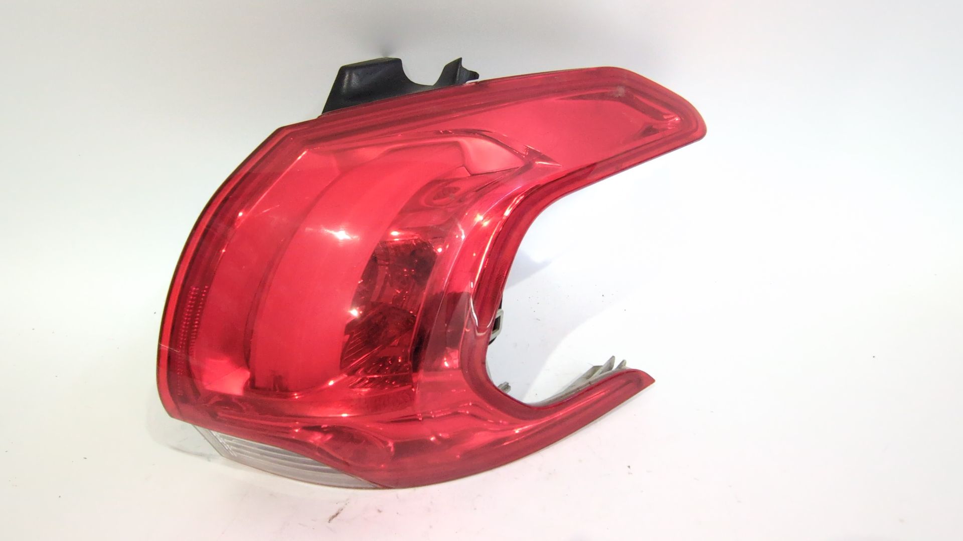 piloto_trasero_derecho_exterior_9678074380_96_780_743_80_peugeot_2008_i_cu_1_6_bluehdi_100