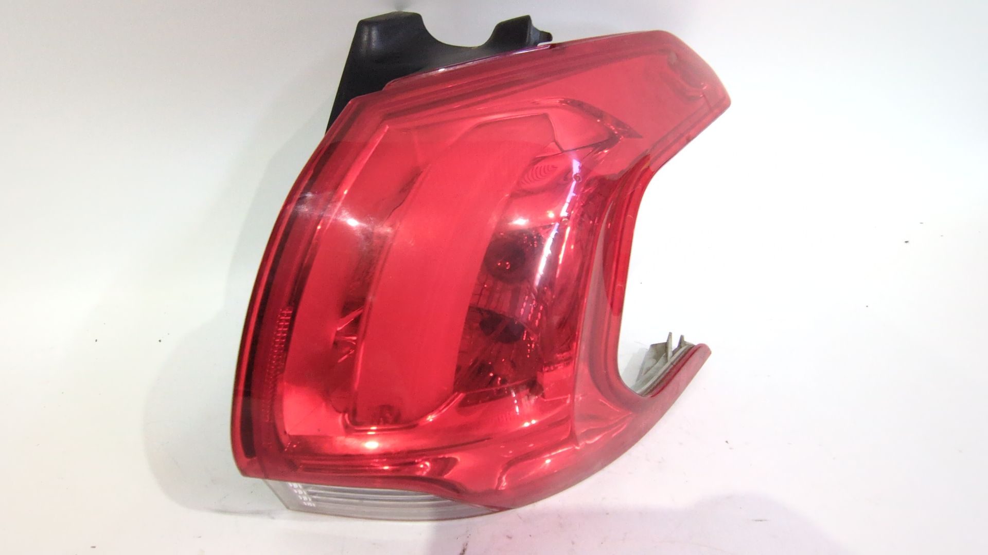 piloto_trasero_derecho_exterior_9678074380_96_780_743_80_peugeot_2008_i_cu_1_6_bluehdi_100