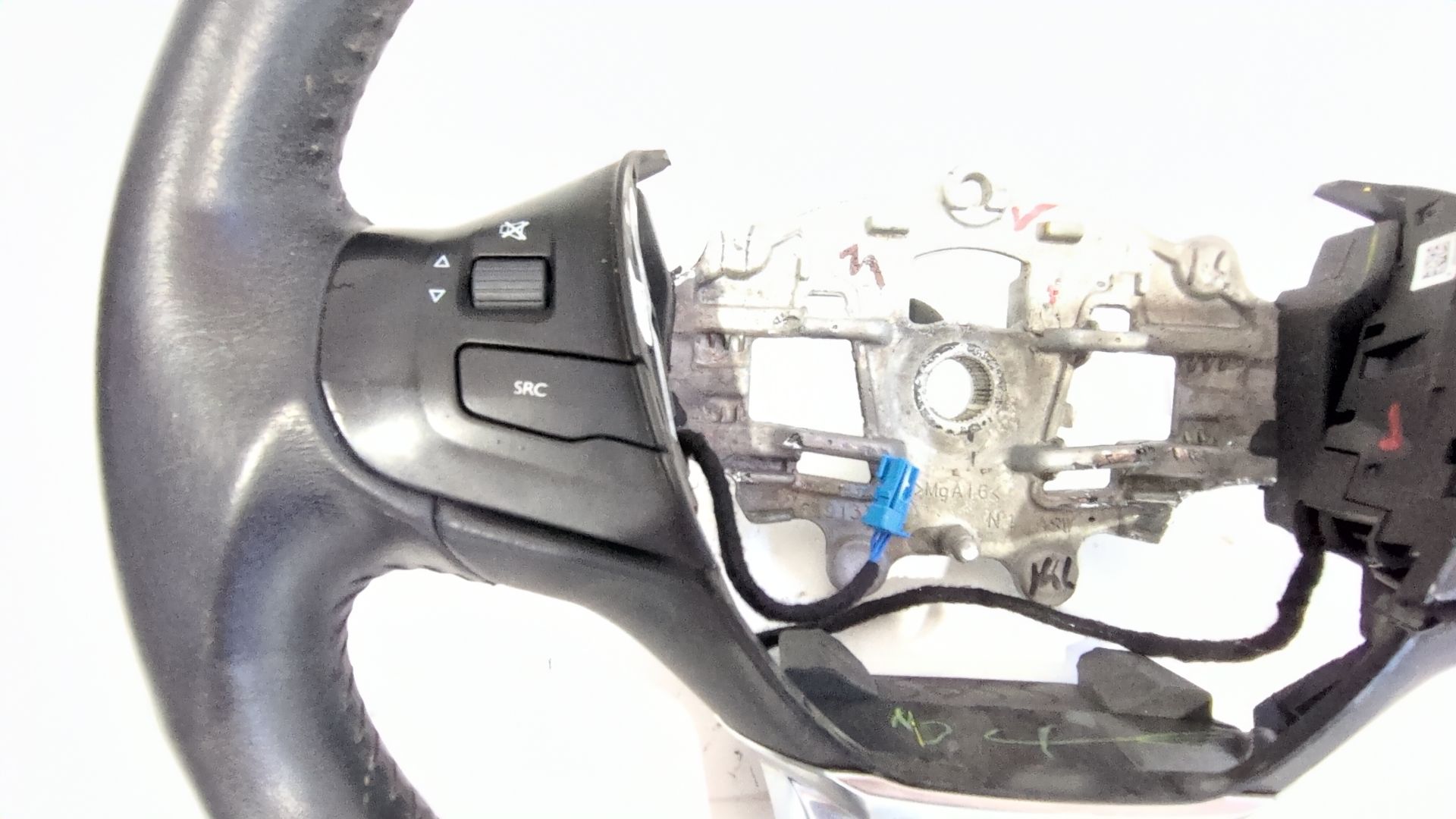 volante_98084115zd_569b83e0_peugeot_2008_i_cu_1_6_bluehdi_100