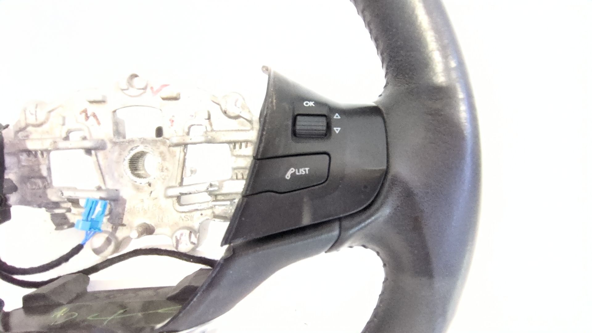 volante_98084115zd_569b83e0_peugeot_2008_i_cu_1_6_bluehdi_100