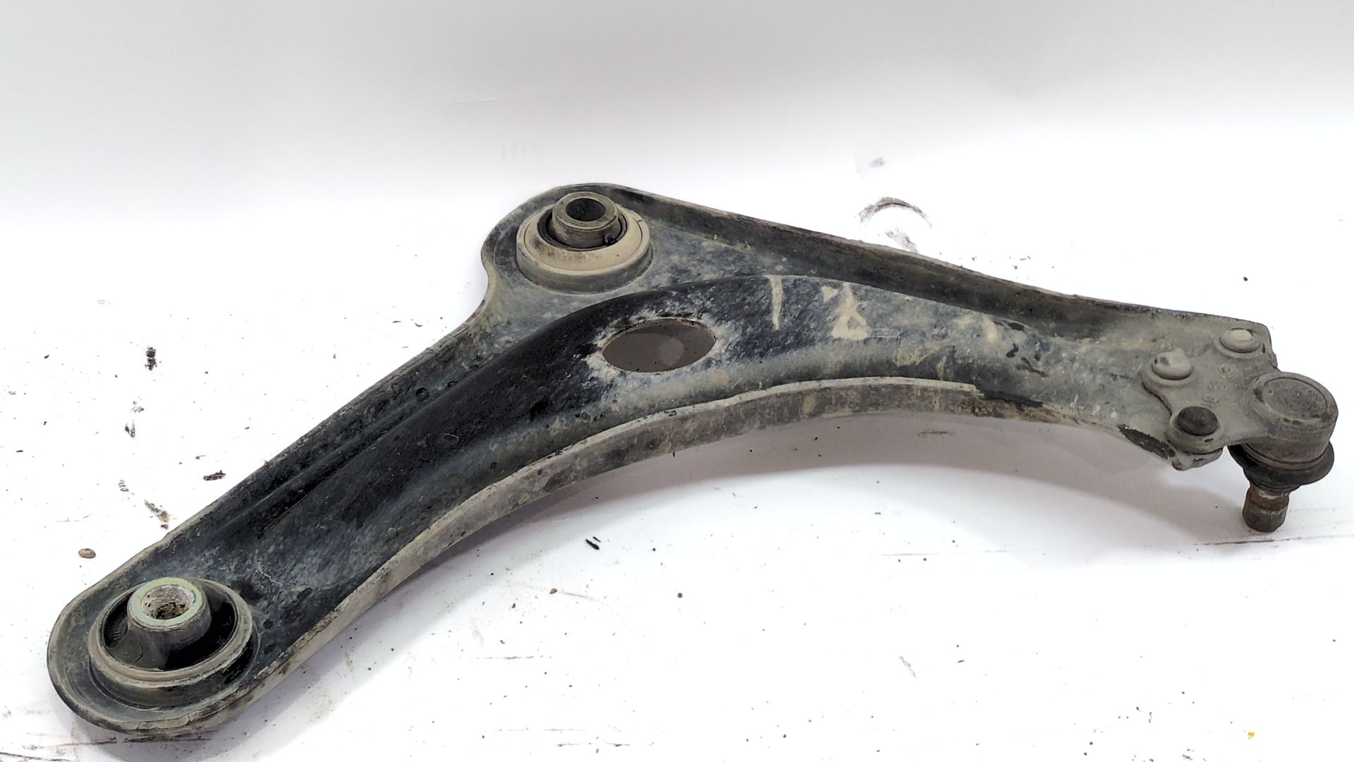 brazo_suspension_inferior_delantero_izquierdo_9813612780_98_136_127_80_peugeot_2008_i_cu_1_6_bluehdi_100