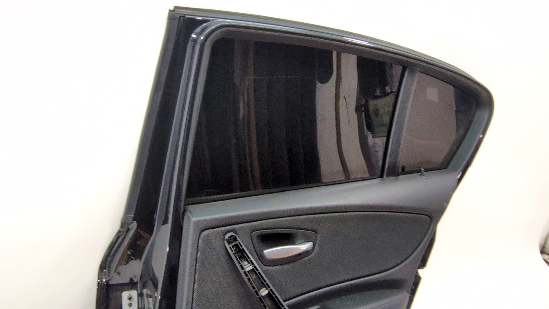 puerta_trasera_derecha_41525a2a384_color_black_sapphire_metallic_475_41_52_5_a2a_384_bmw_1_e87_120_d