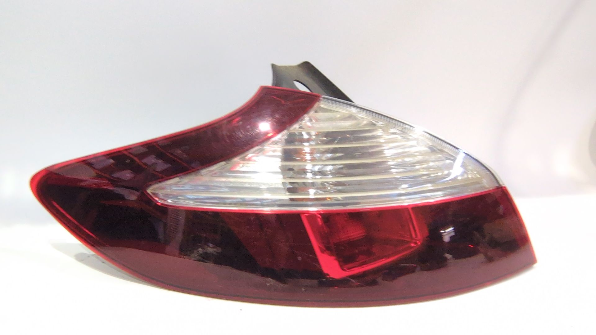 piloto_trasero_izquierdo_exterior_265550548r_90011632_renault_megane_iii_hatchback_bz0_1_b3_1_5_dci_bz09_bz0d_bz1w_bz29_bz14