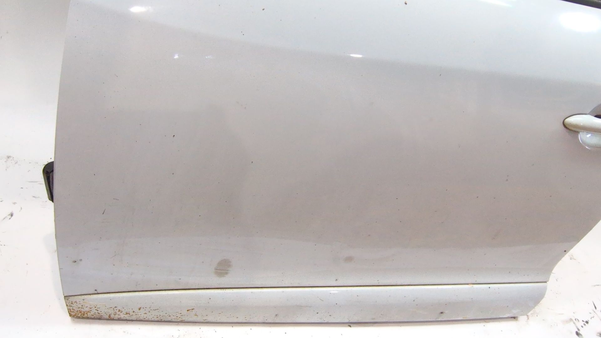 puerta_delantera_izquierda_801015772r_color_carroceria_ov369_ice_white_bc_renault_megane_iii_hatchback_bz0_1_b3_1_5_dci_bz09_bz0