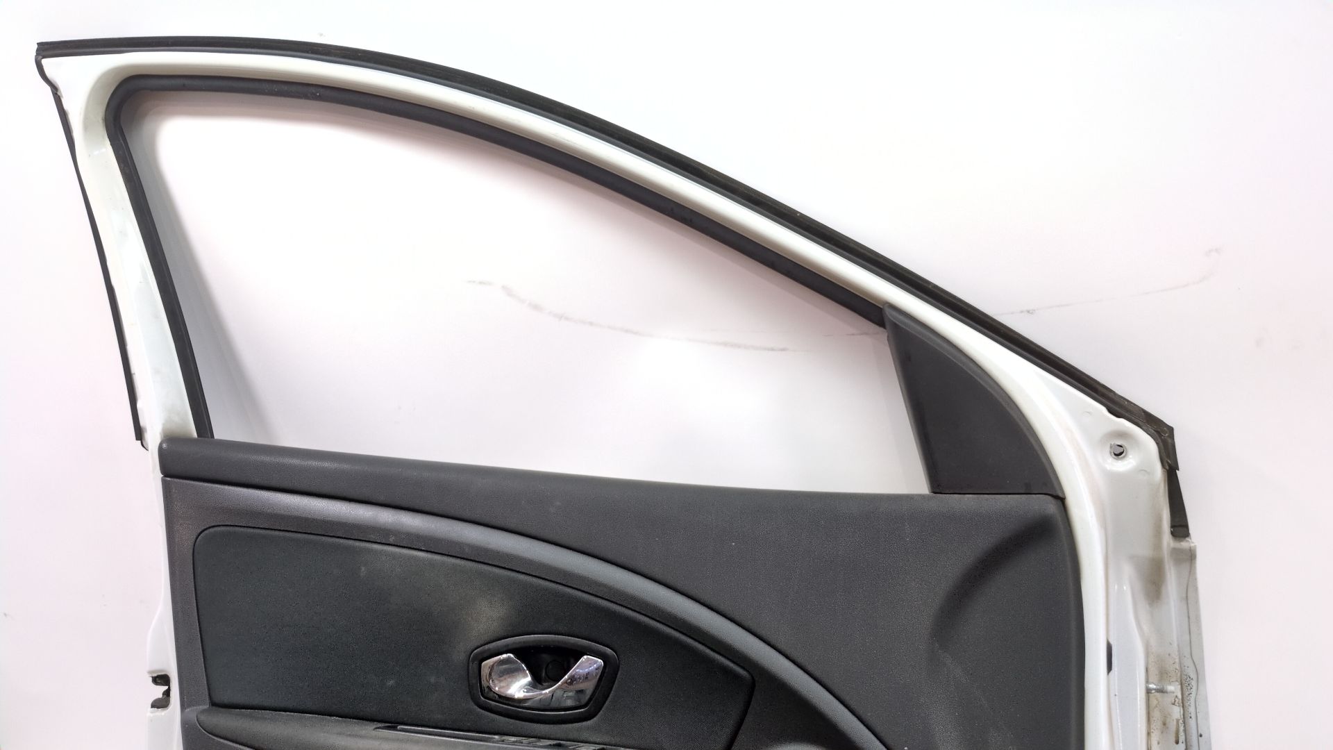 puerta_delantera_izquierda_801015772r_color_carroceria_ov369_ice_white_bc_renault_megane_iii_hatchback_bz0_1_b3_1_5_dci_bz09_bz0