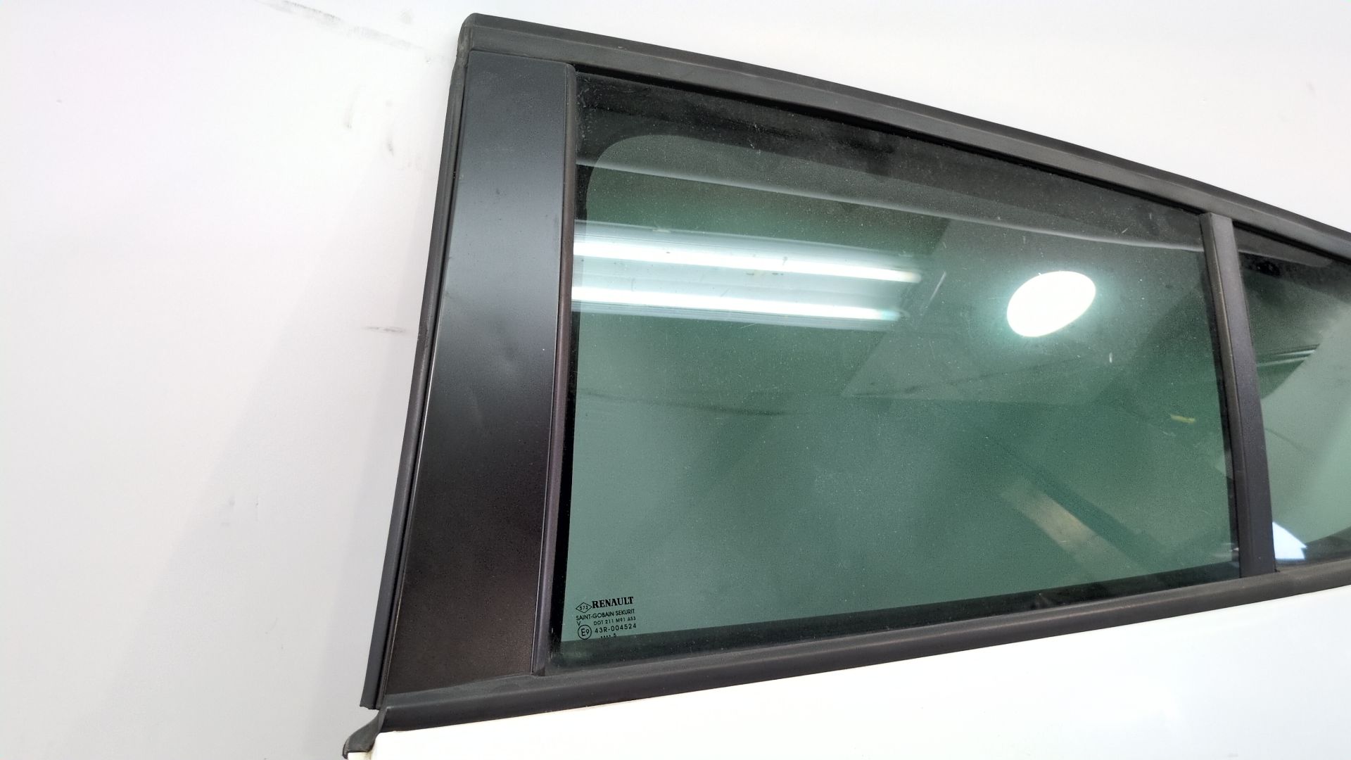 puerta_trasera_izquierda_821010108r_color_carroceria_ov369_ice_white_bc_renault_megane_iii_hatchback_bz0_1_b3_1_5_dci_bz09_bz0d