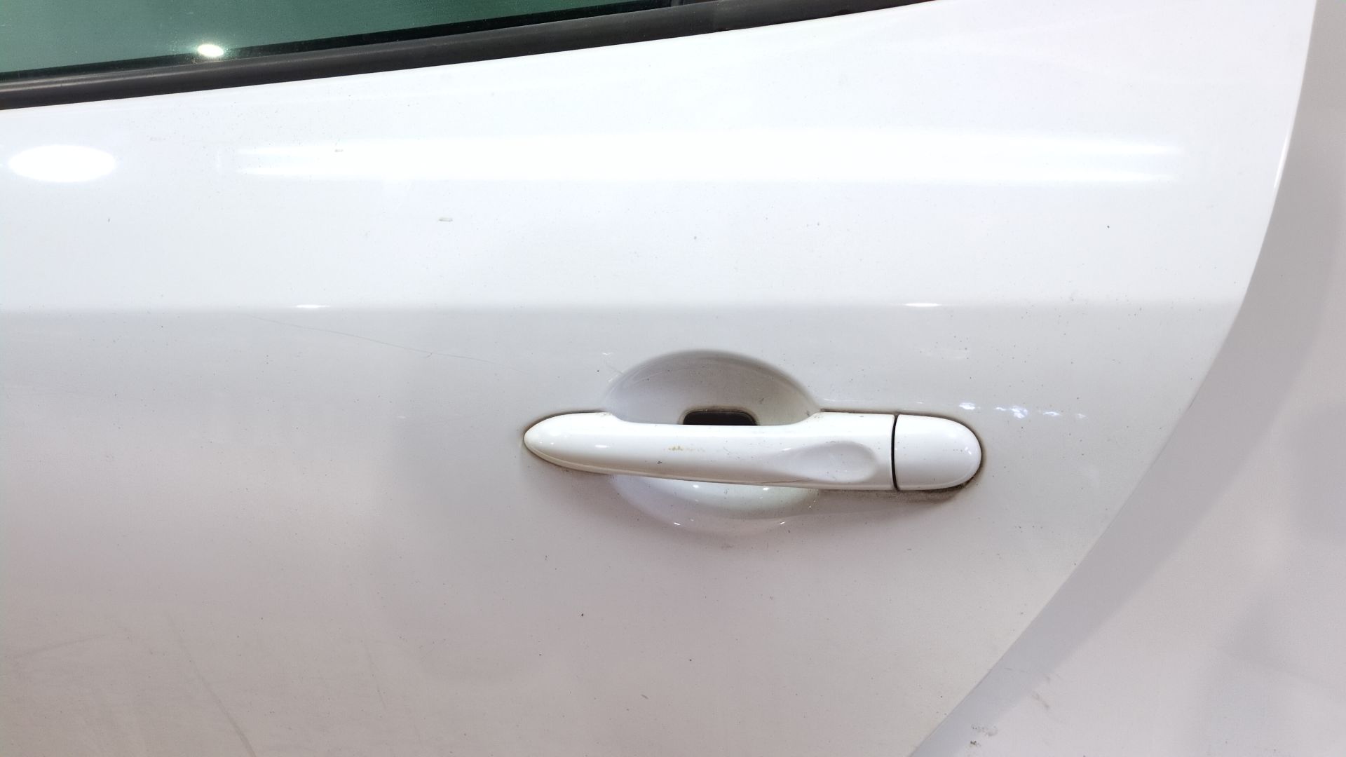 puerta_trasera_izquierda_821010108r_color_carroceria_ov369_ice_white_bc_renault_megane_iii_hatchback_bz0_1_b3_1_5_dci_bz09_bz0d