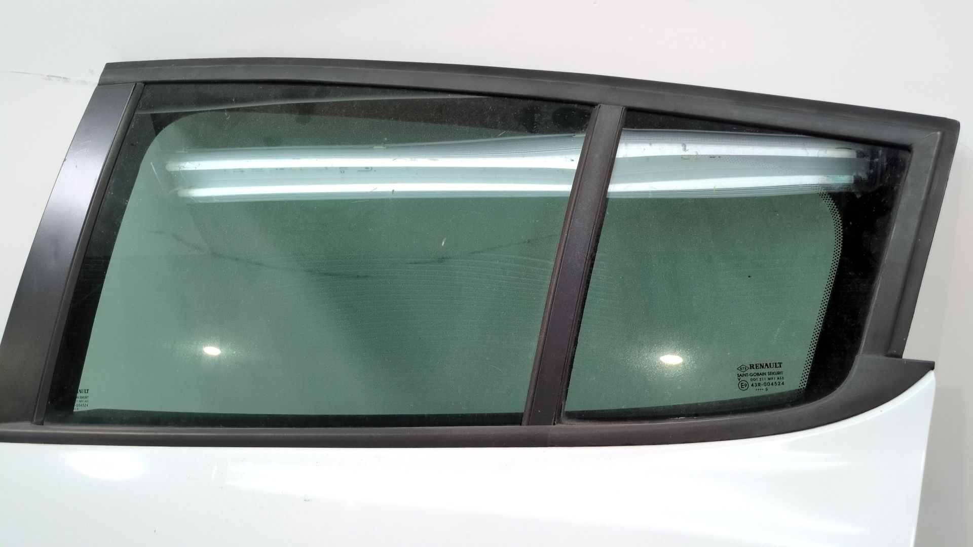 puerta_trasera_izquierda_821010108r_color_carroceria_ov369_ice_white_bc_renault_megane_iii_hatchback_bz0_1_b3_1_5_dci_bz09_bz0d
