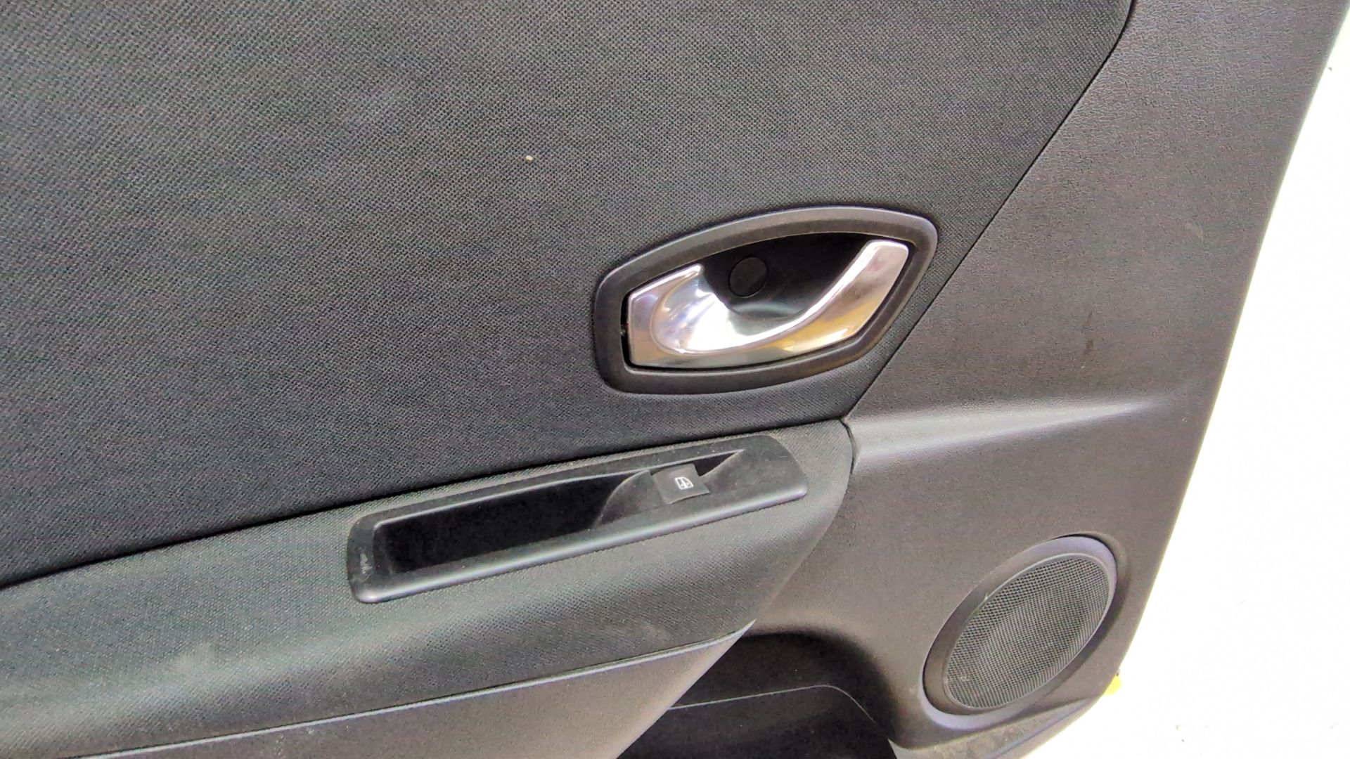 puerta_trasera_izquierda_821010108r_color_carroceria_ov369_ice_white_bc_renault_megane_iii_hatchback_bz0_1_b3_1_5_dci_bz09_bz0d