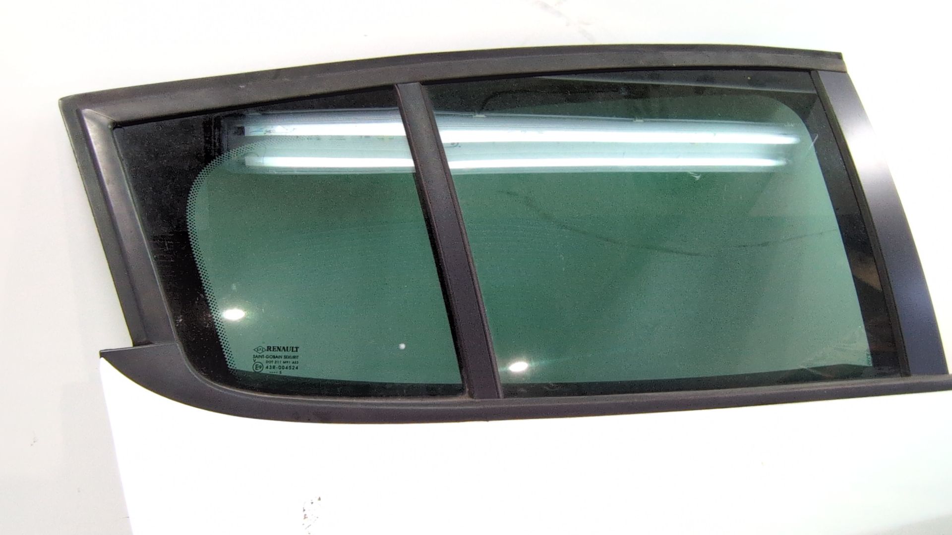 puerta_trasera_derecha_821006386r_color_carroceria_ov369_ice_white_bc_renault_megane_iii_hatchback_bz0_1_b3_1_5_dci_bz09_bz0d_bz