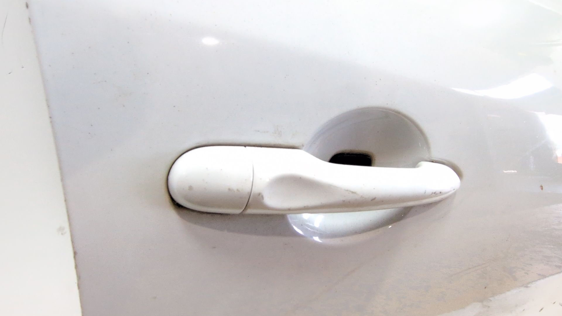 puerta_delantera_derecha_801009742r_color_carroceria_ov369_ice_white_bc_renault_megane_iii_hatchback_bz0_1_b3_1_5_dci_bz09_bz0d