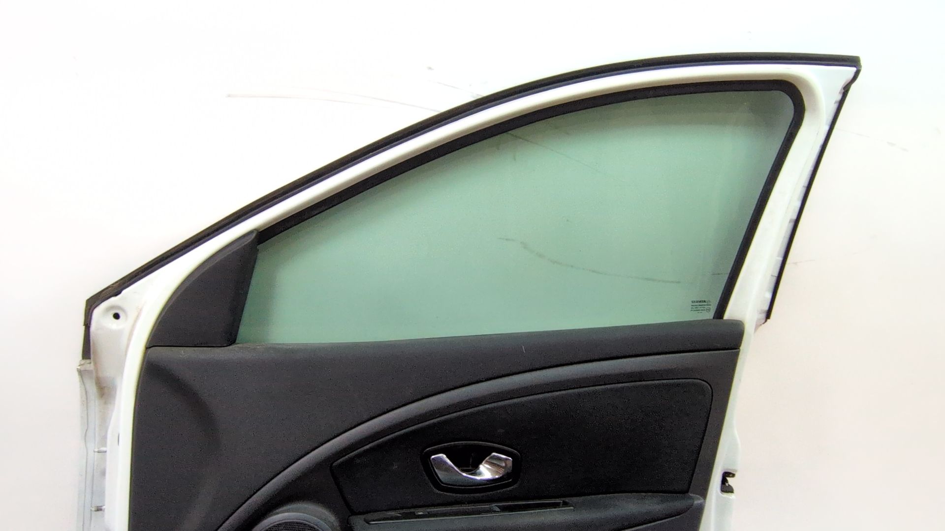 puerta_delantera_derecha_801009742r_color_carroceria_ov369_ice_white_bc_renault_megane_iii_hatchback_bz0_1_b3_1_5_dci_bz09_bz0d