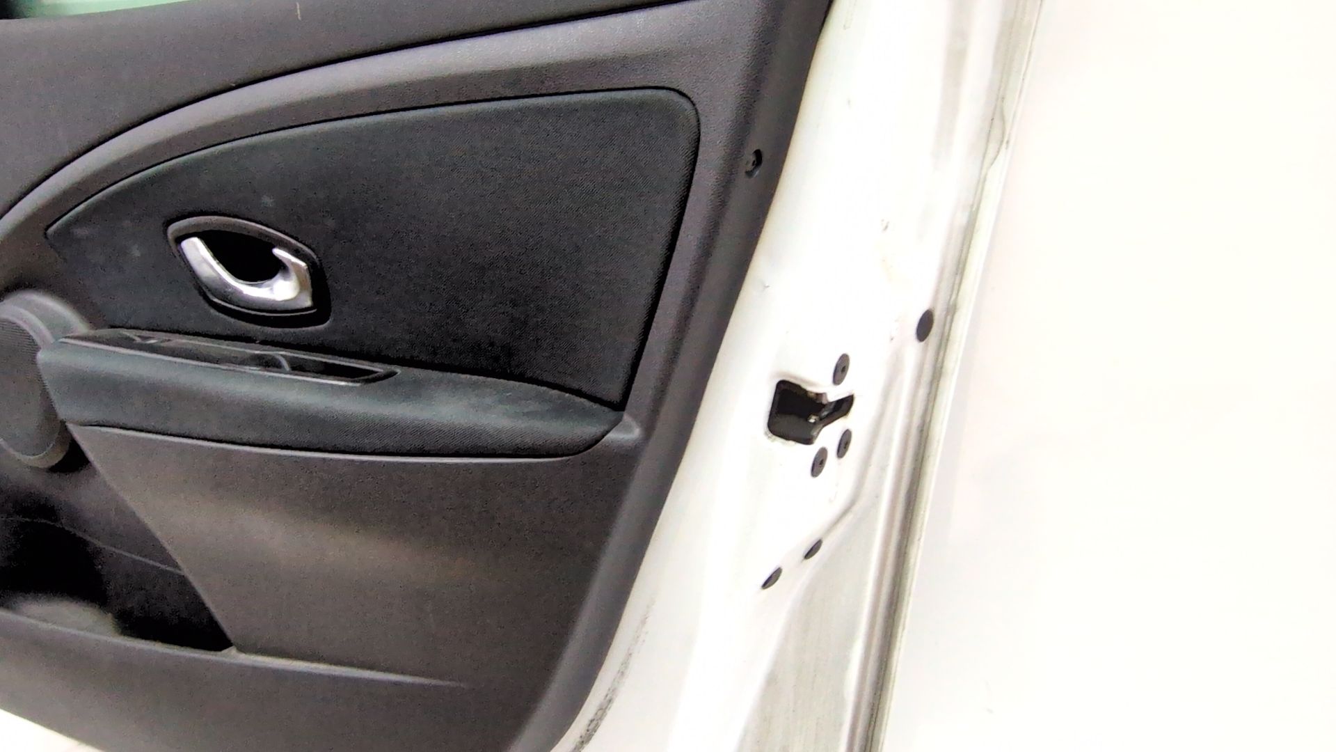 puerta_delantera_derecha_801009742r_color_carroceria_ov369_ice_white_bc_renault_megane_iii_hatchback_bz0_1_b3_1_5_dci_bz09_bz0d