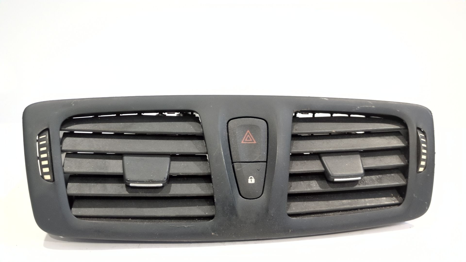 rejilla_aireadora_682600016r_renault_megane_iii_hatchback_bz0_1_b3_1_5_dci_bz09_bz0d_bz1w_bz29_bz14