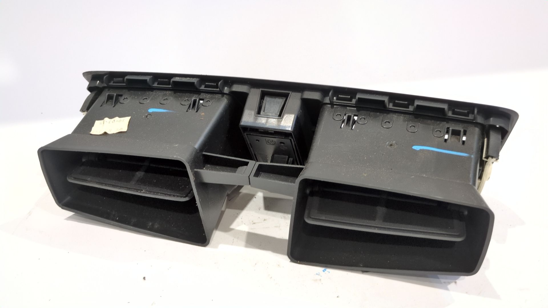 rejilla_aireadora_682600016r_renault_megane_iii_hatchback_bz0_1_b3_1_5_dci_bz09_bz0d_bz1w_bz29_bz14