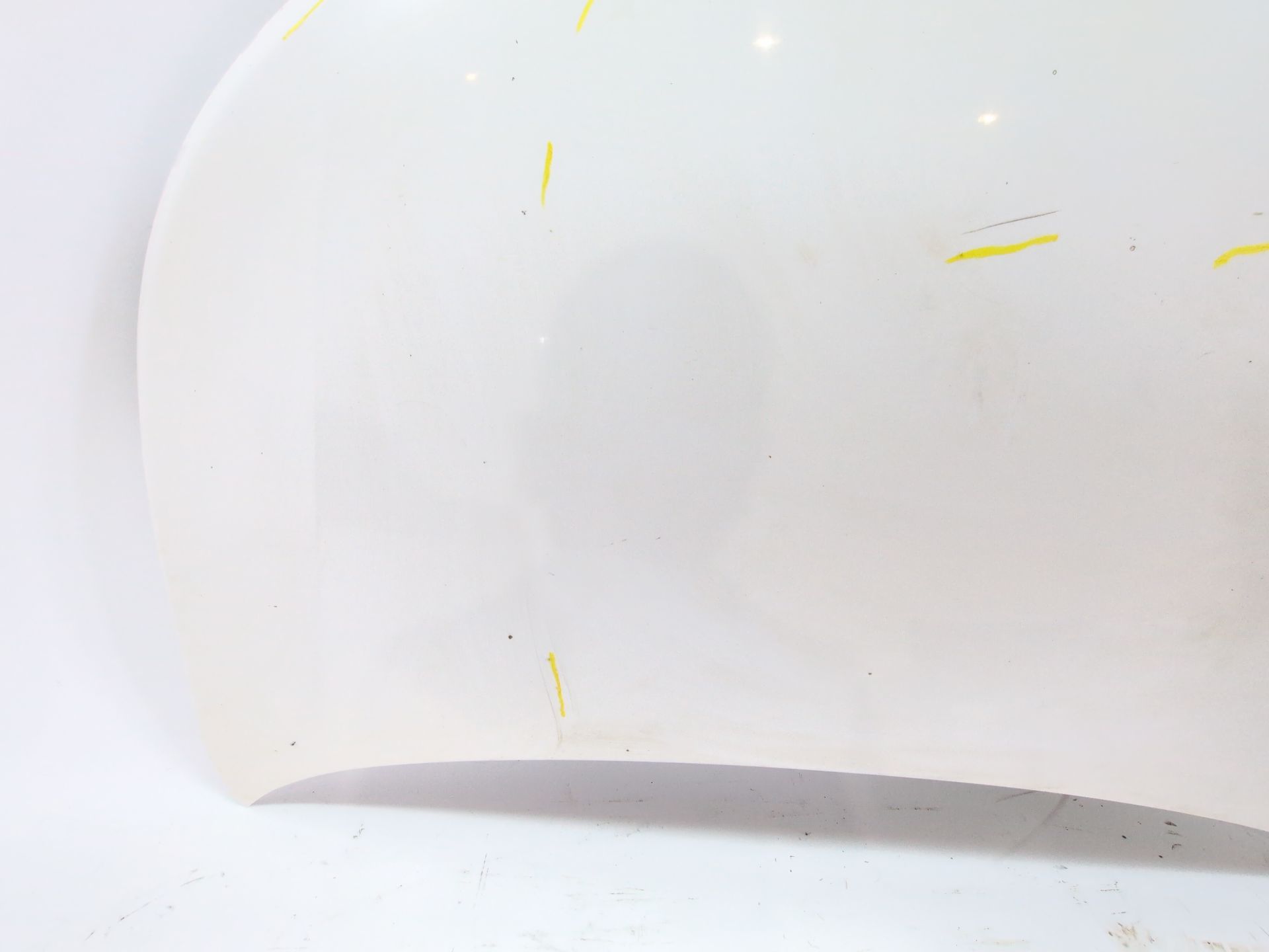 capot_5330105040_color_exterior_040_toyota_avensis_ranchera_familiar_t27_2_2_d_4d_adt271