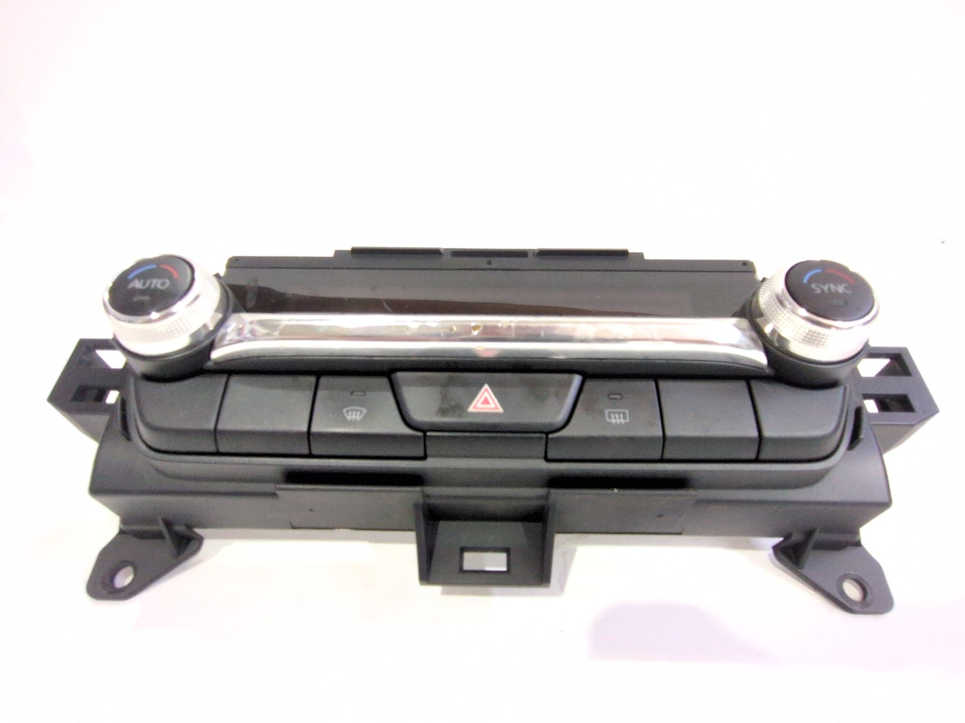 mando_climatizador_bdmc61190a_mazda_3_hatchback_bp_skyactiv_x_m_hybrid_bp2h